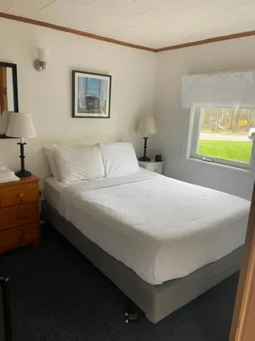 Bed in Elmwood Motor Court