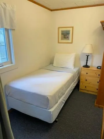 Bed in Elmwood Motor Court