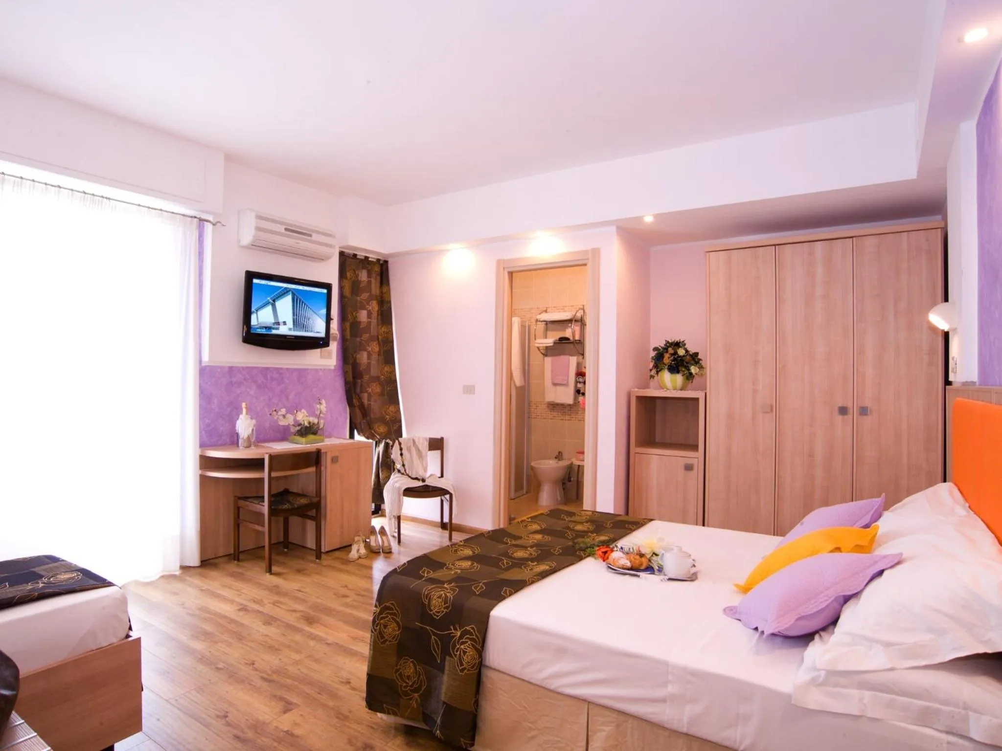 Photo of the whole room in Hotel Arabel