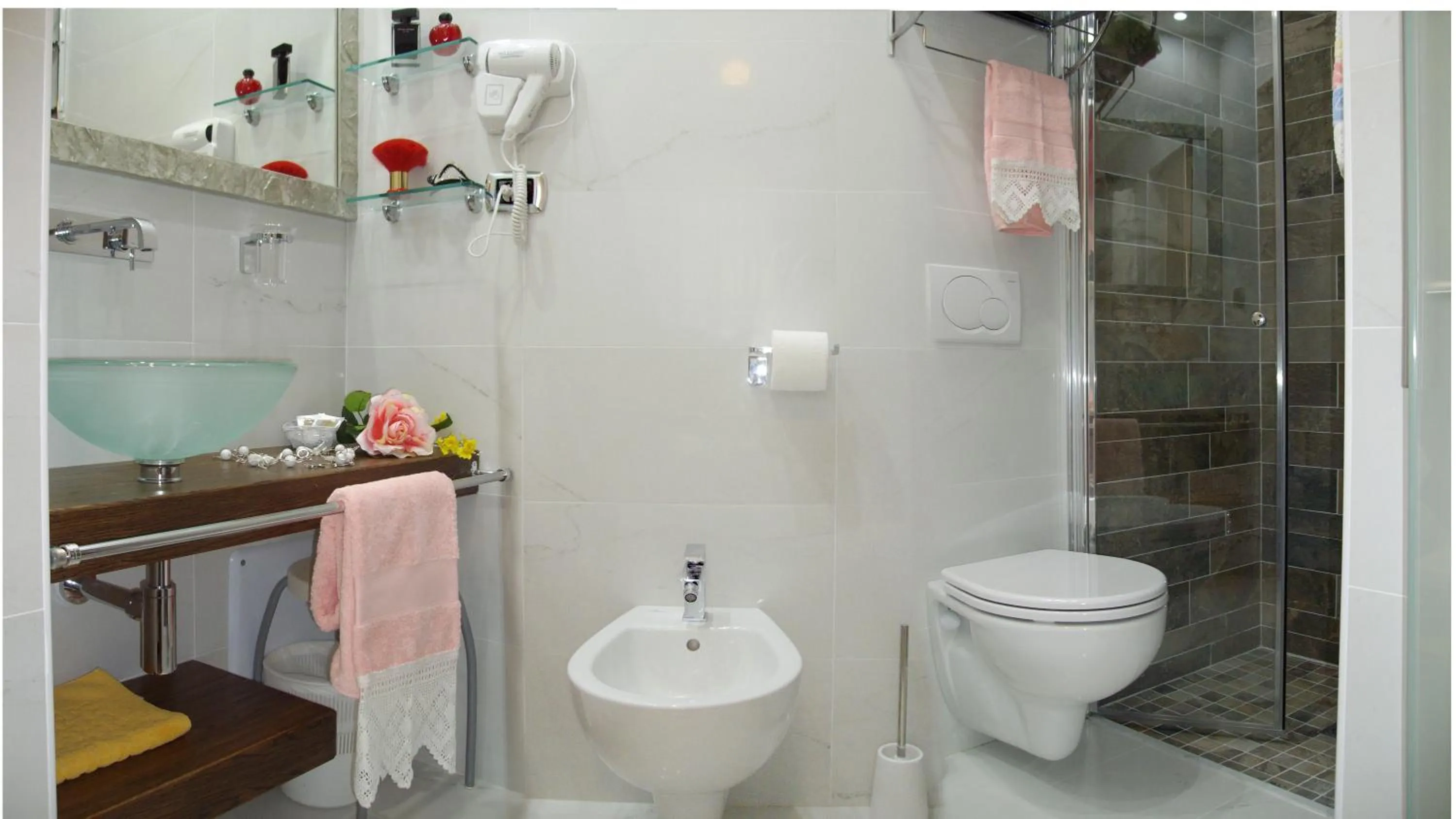 Shower in Hotel Arabel