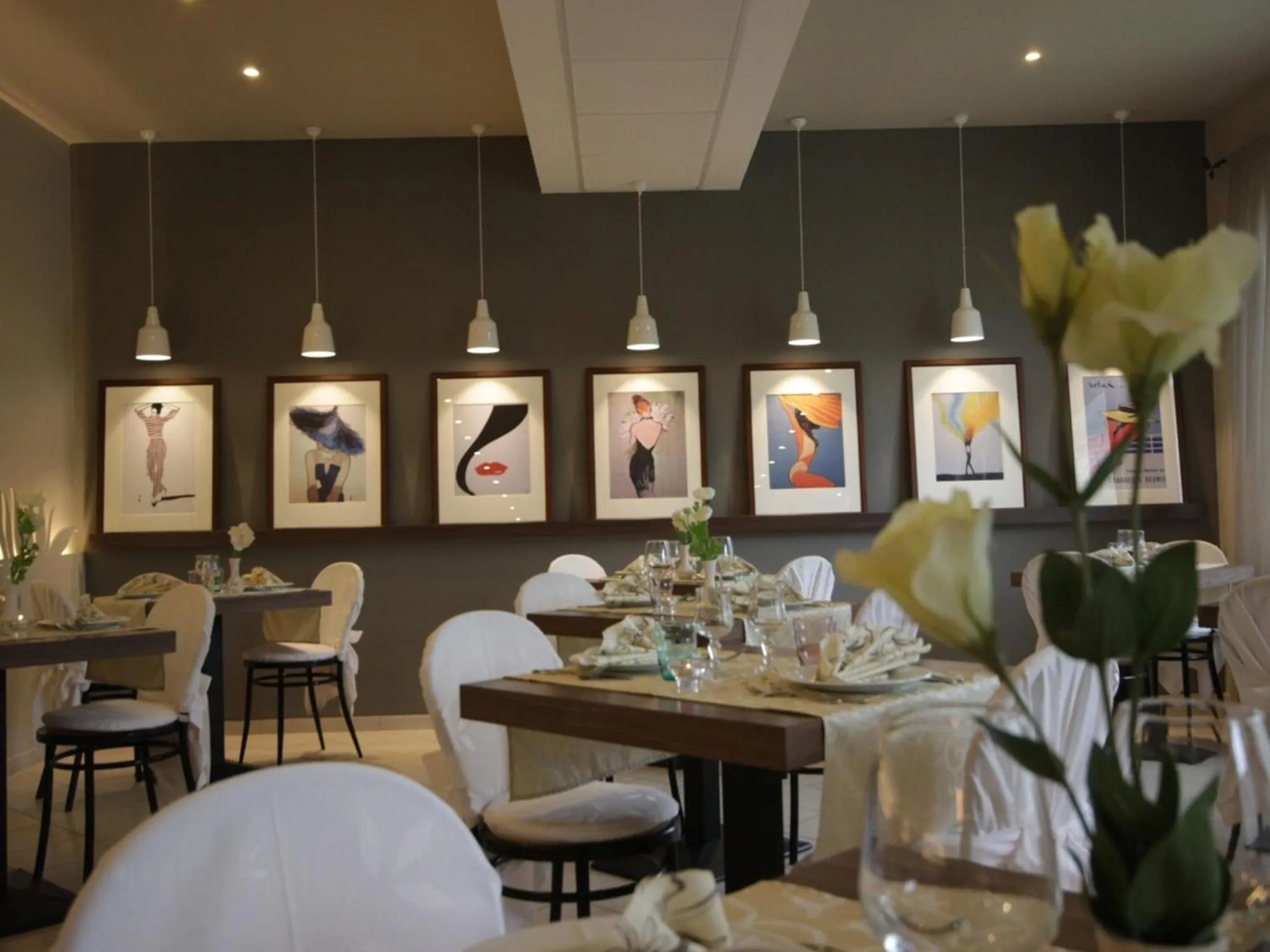 Restaurant/places to eat in Hotel Arabel