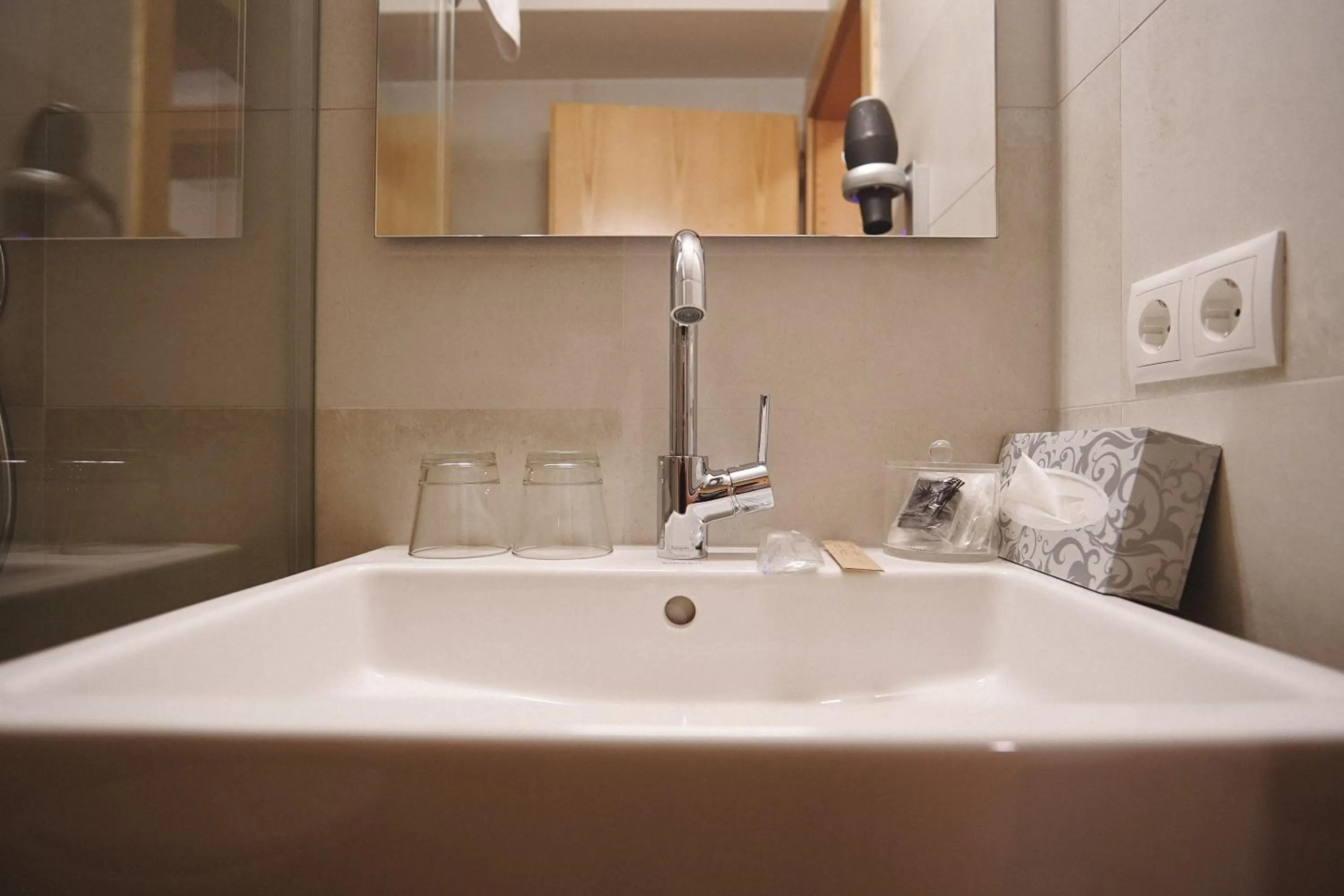 Bathroom in Hotel Acerina Superior