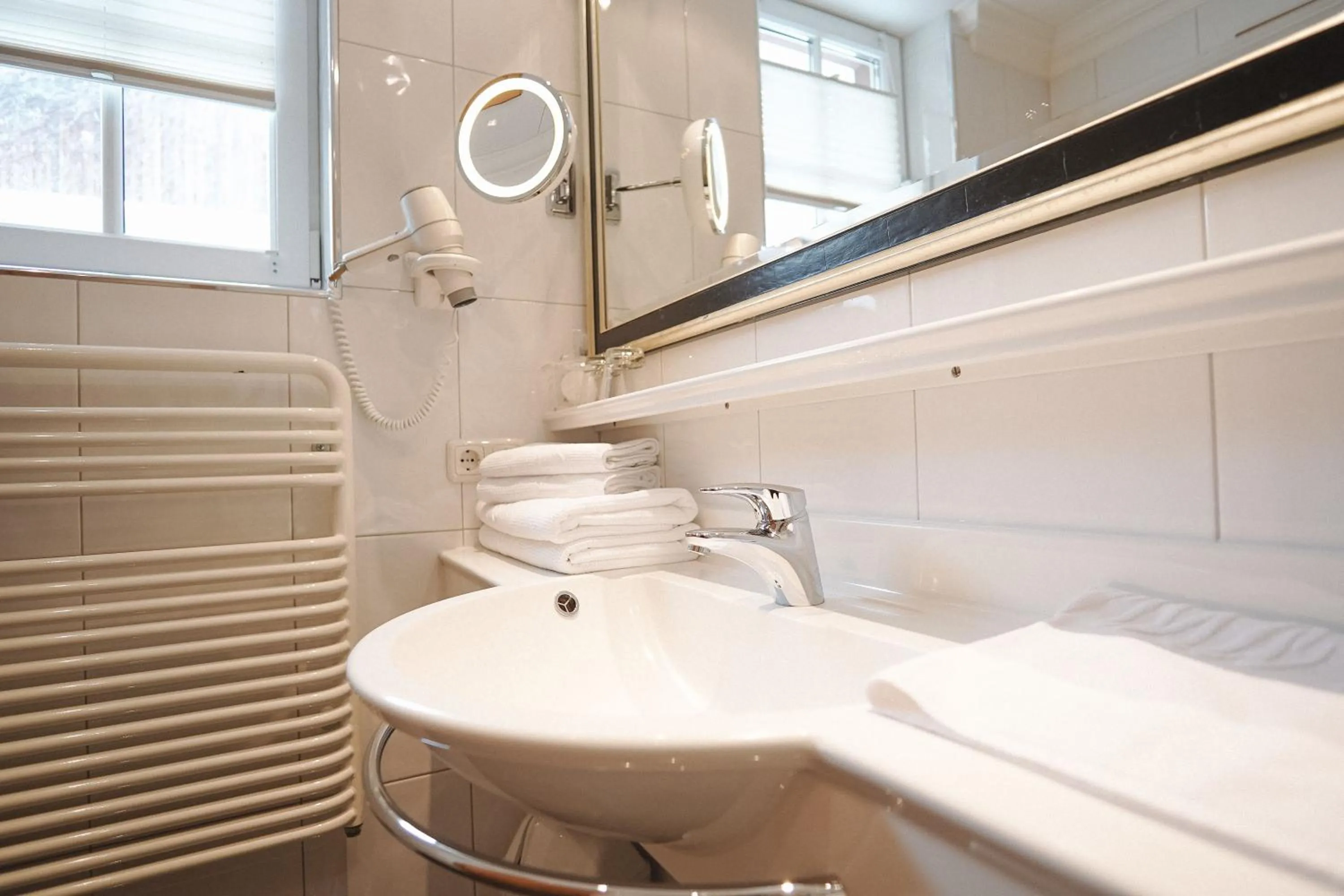 Shower in Hotel Acerina Superior