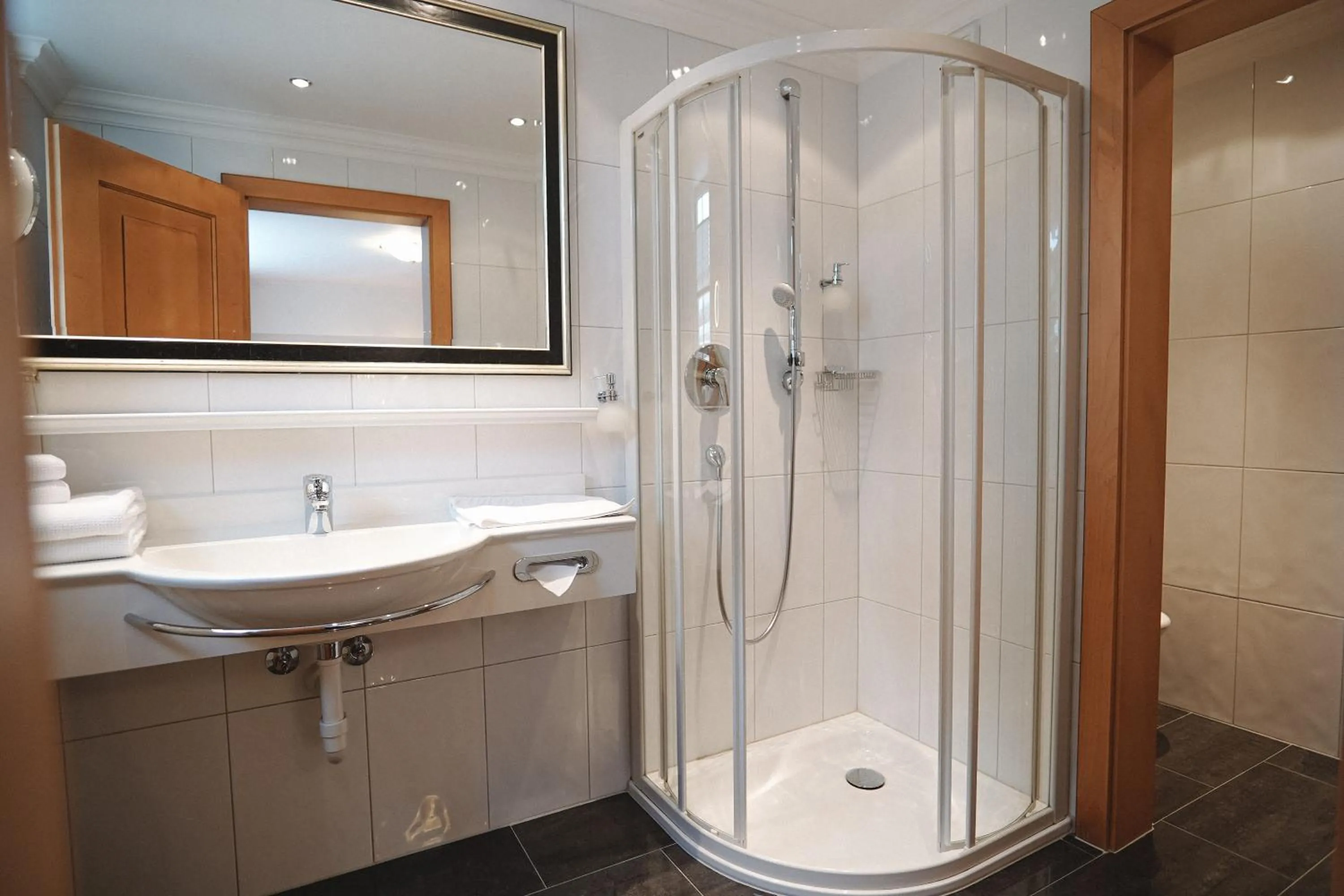 Shower in Hotel Acerina Superior