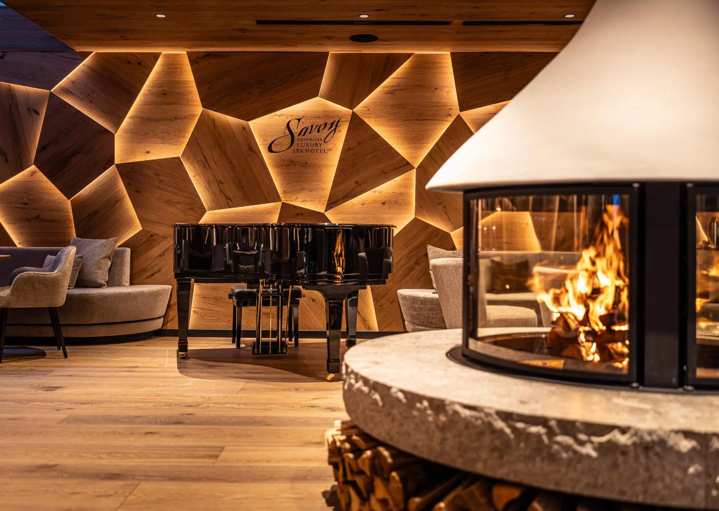 Lounge or bar in Savoy Dolomites Luxury & Spa Hotel