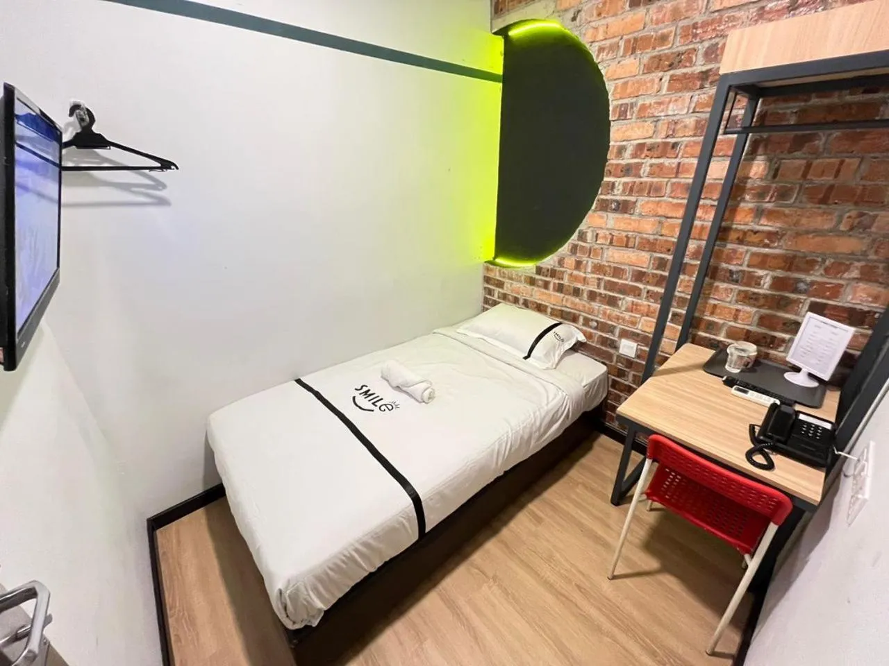 Bedroom, Bed in Smile Hotel Wangsa Maju