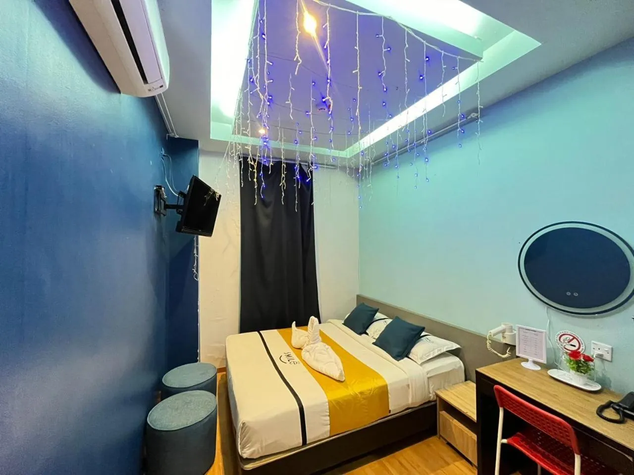 Bedroom, Bed in Smile Hotel Wangsa Maju