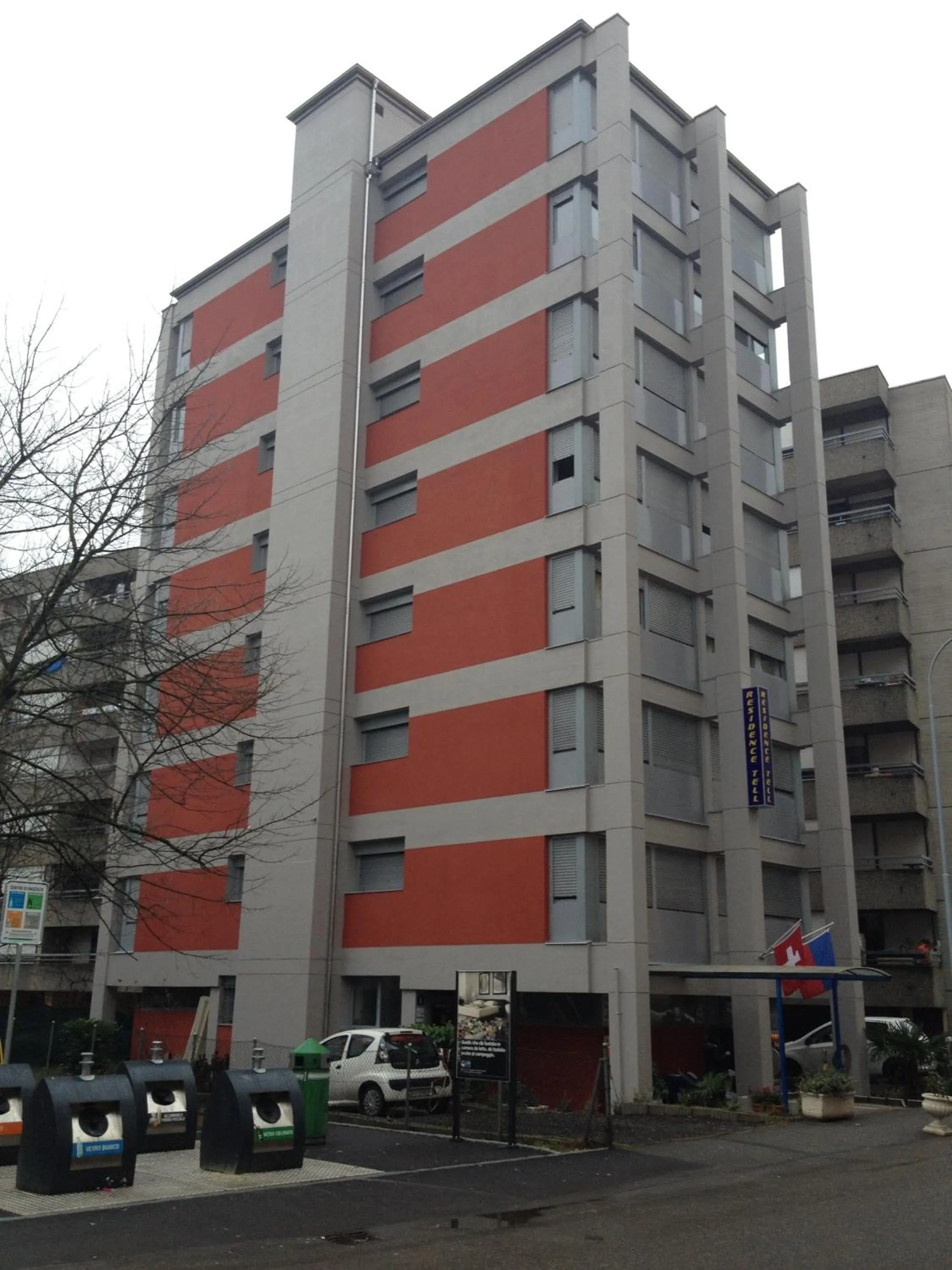 Facade/entrance in Residence Tell