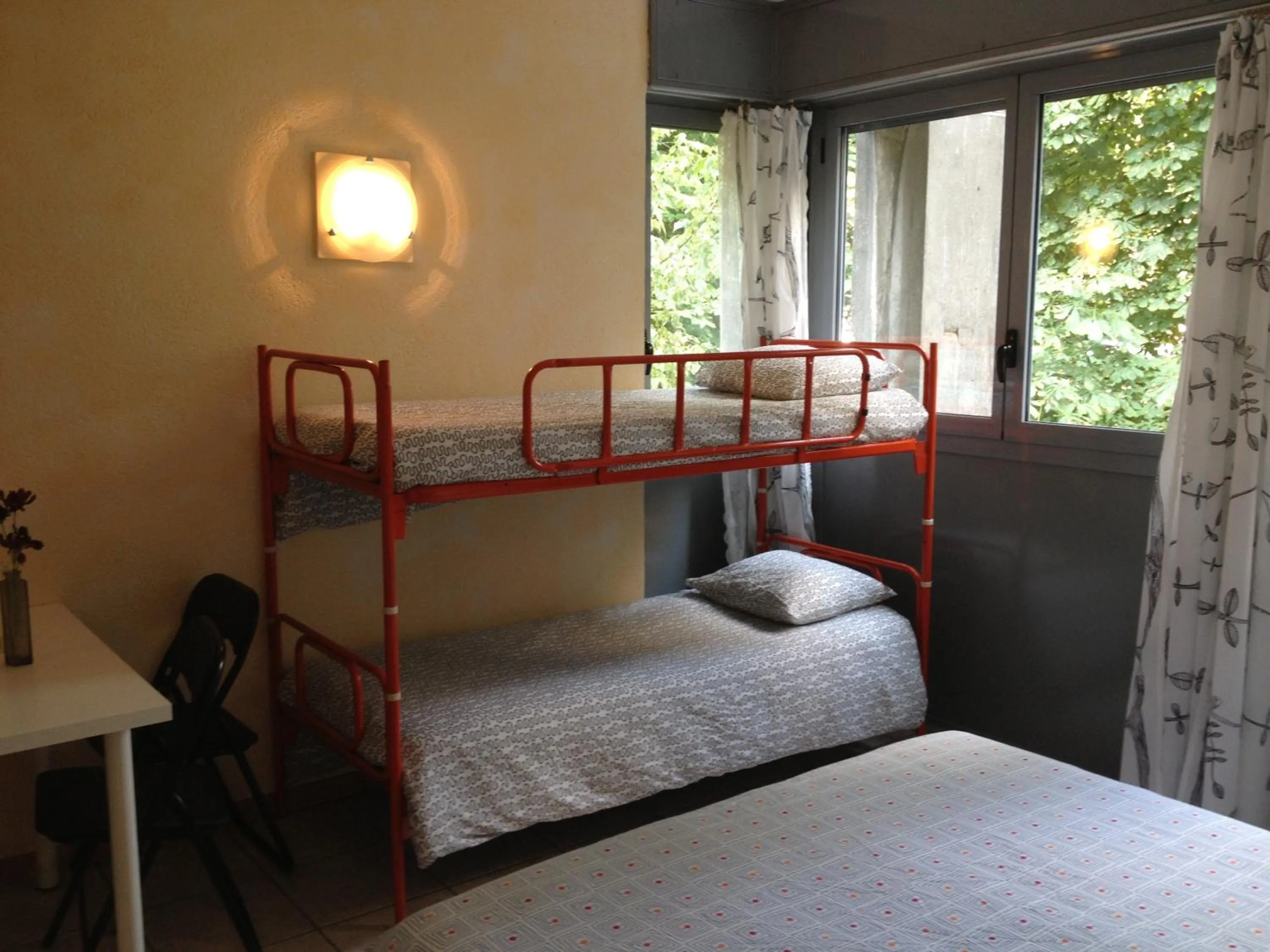 Photo of the whole room, Bed in Residence Tell