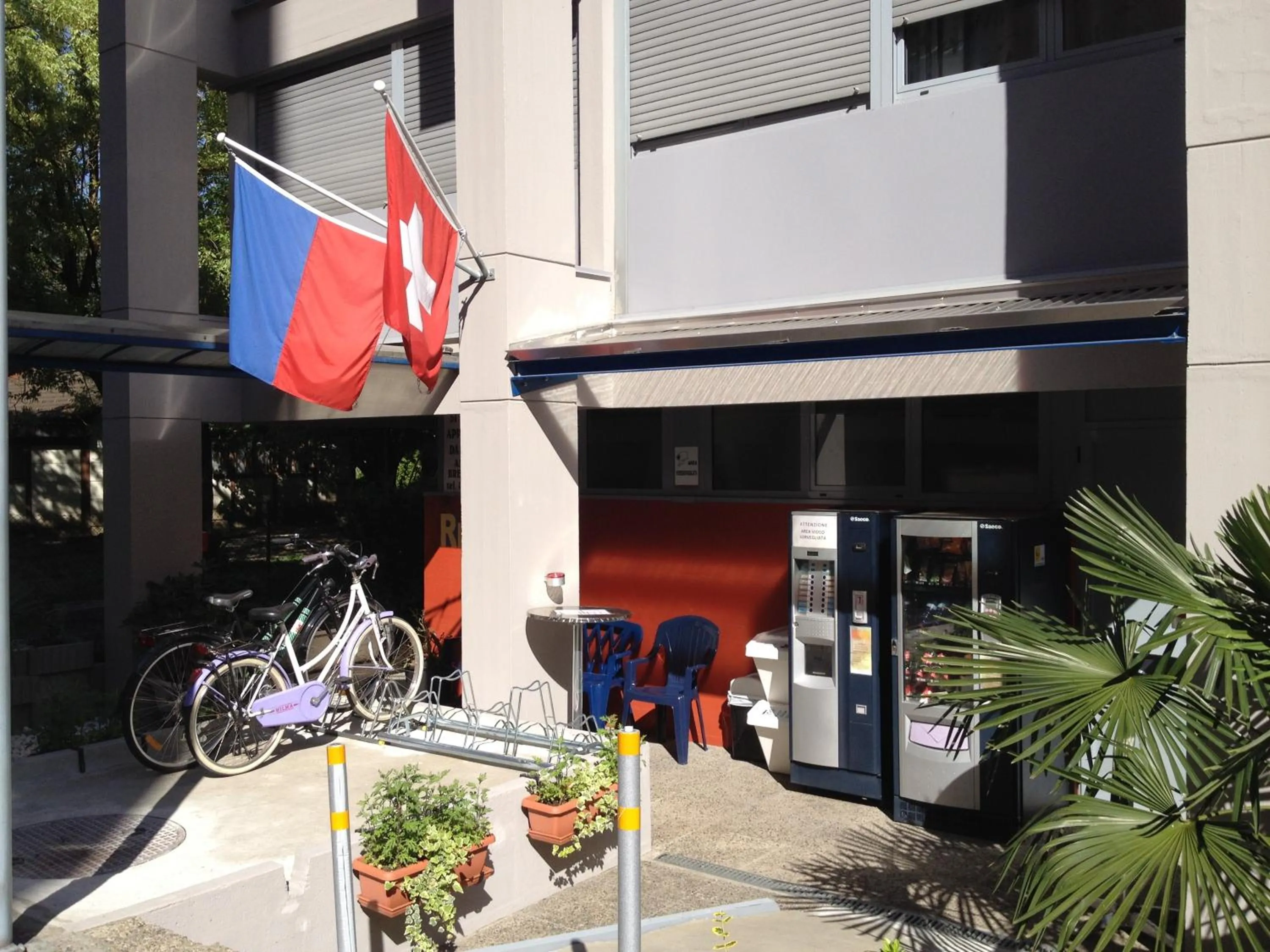 Facade/entrance in Residence Tell