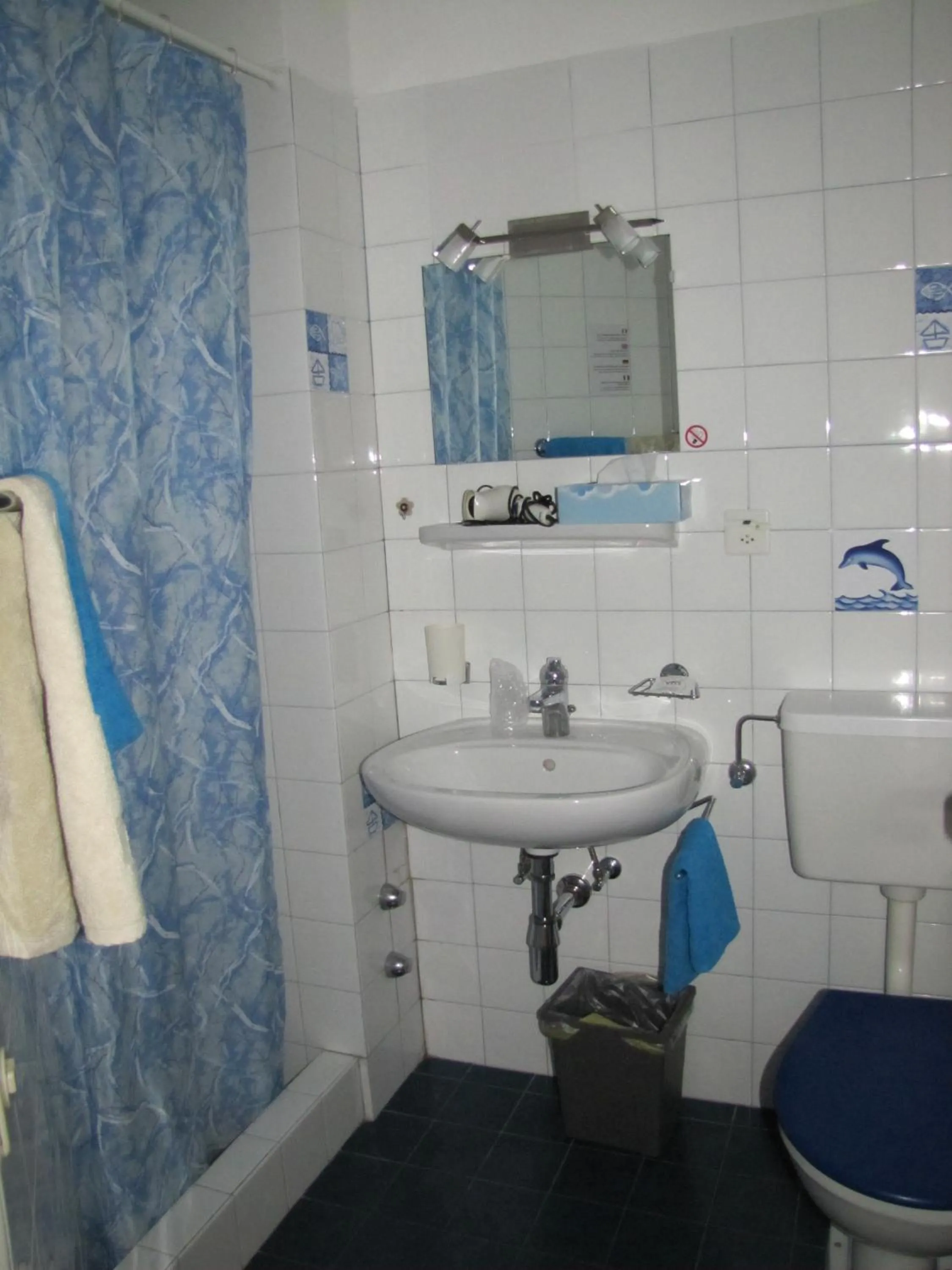 Shower in Residence Tell
