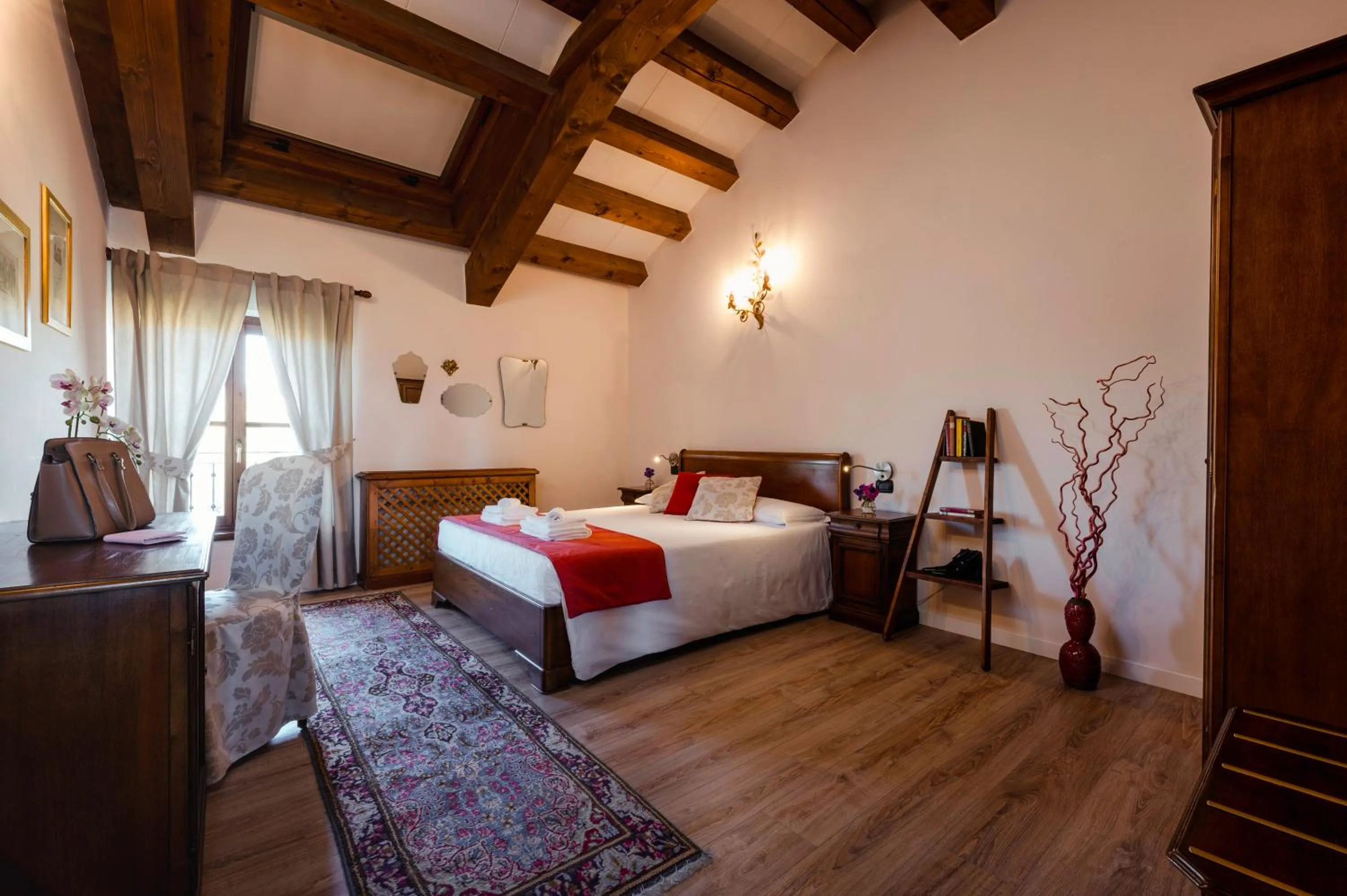 Photo of the whole room, Bed in La Tavernetta Al Castello