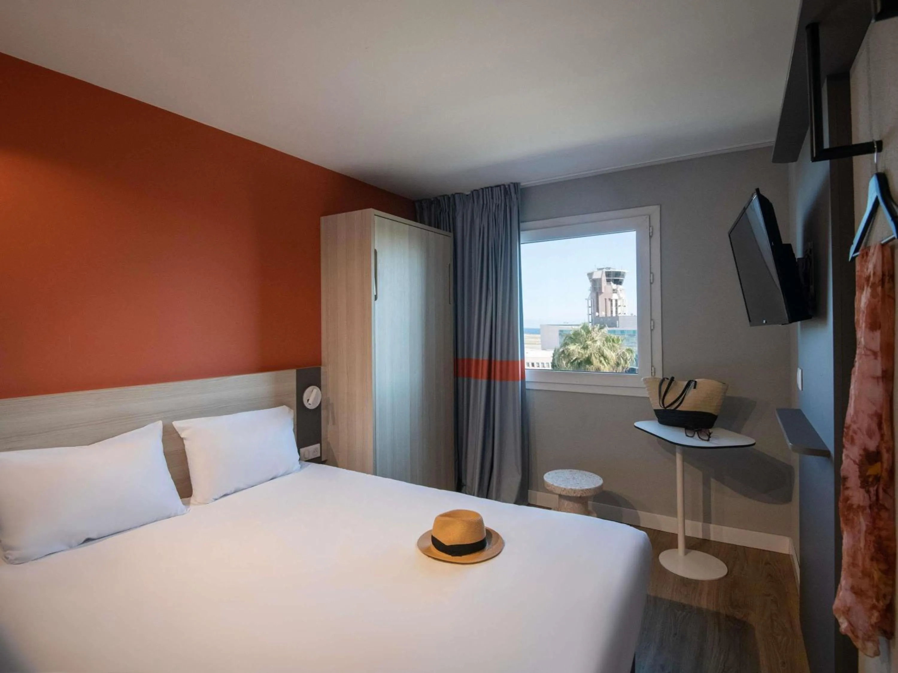 Property building, Bed in ibis budget Nice Aeroport