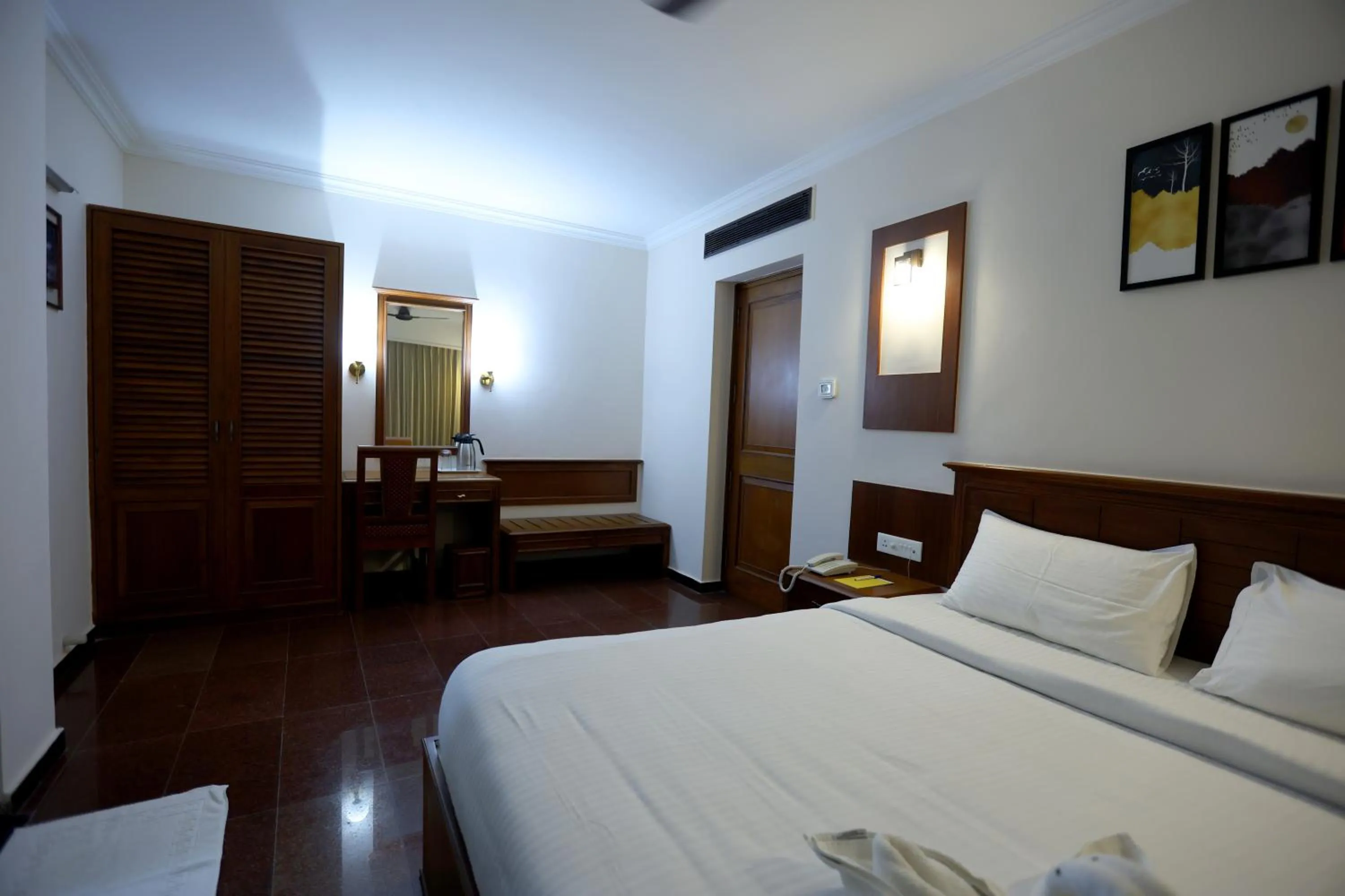 Photo of the whole room, Bed in Breeze Residency