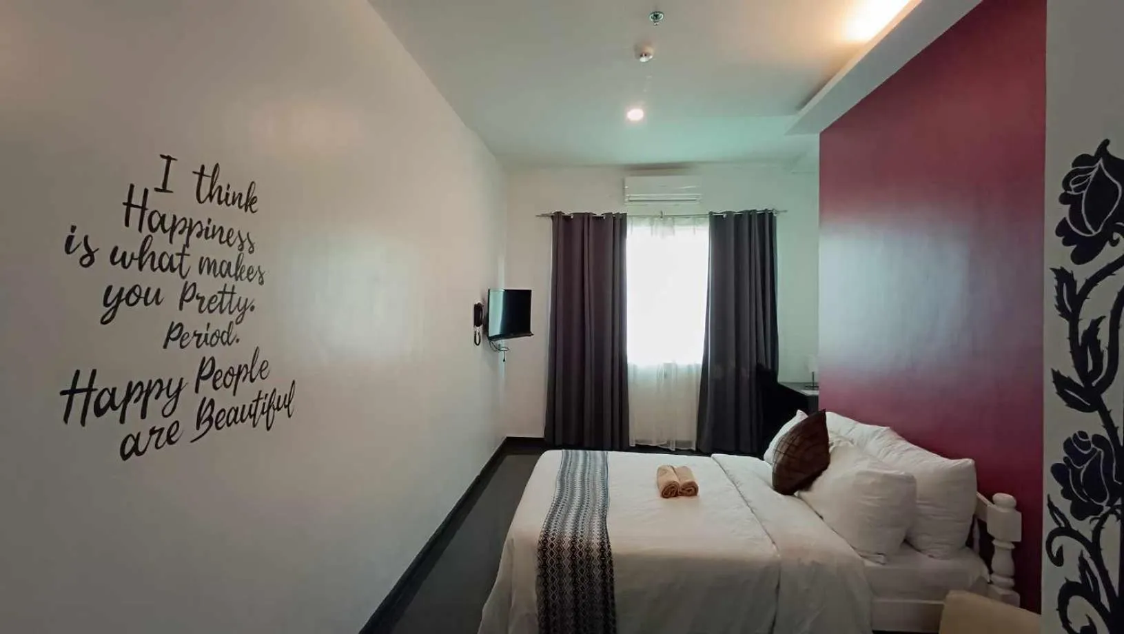 Bed in The ApplePeach House