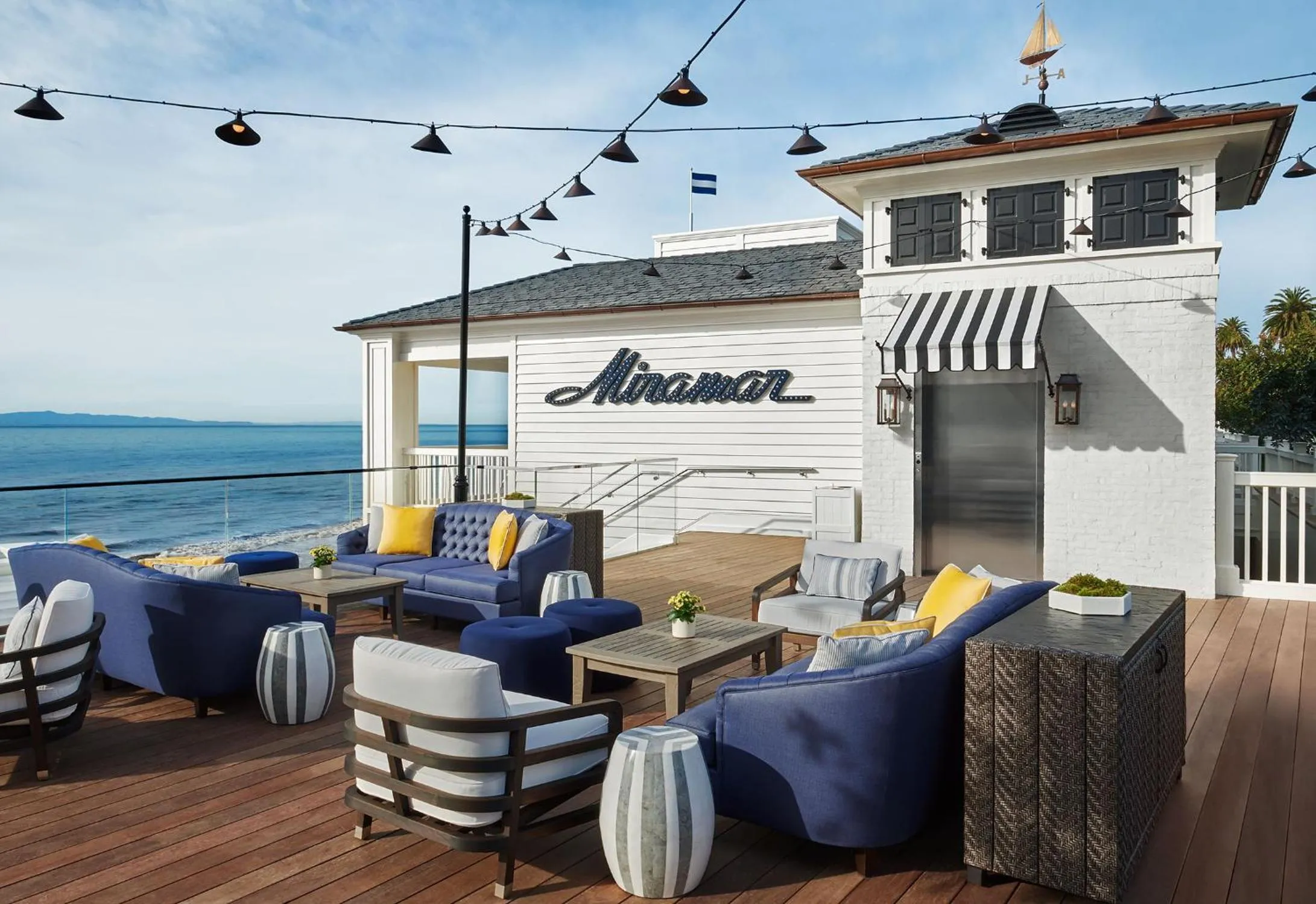 Lounge or bar in Rosewood Miramar Beach