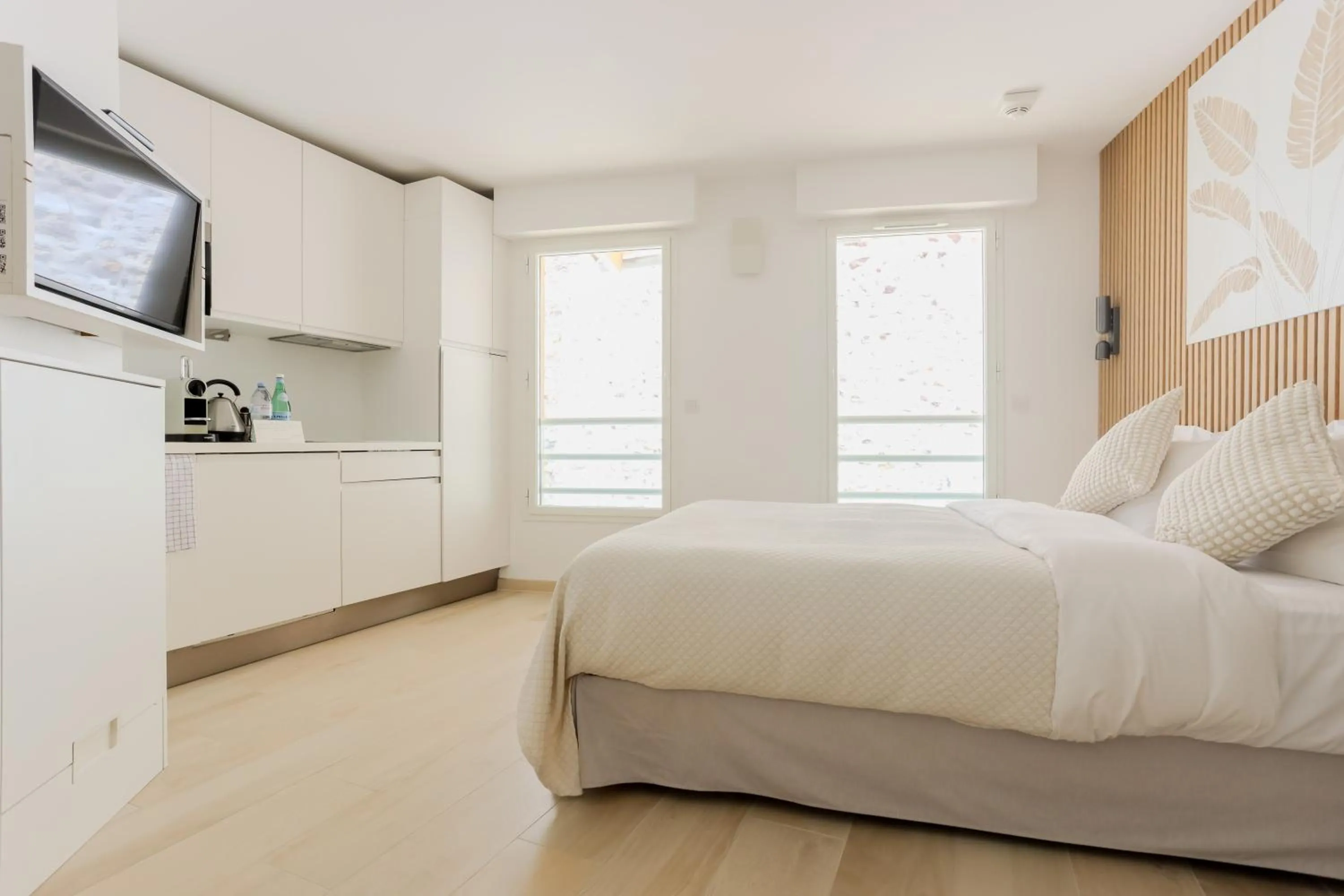 Bedroom, Bed in Traverse Des Artistes