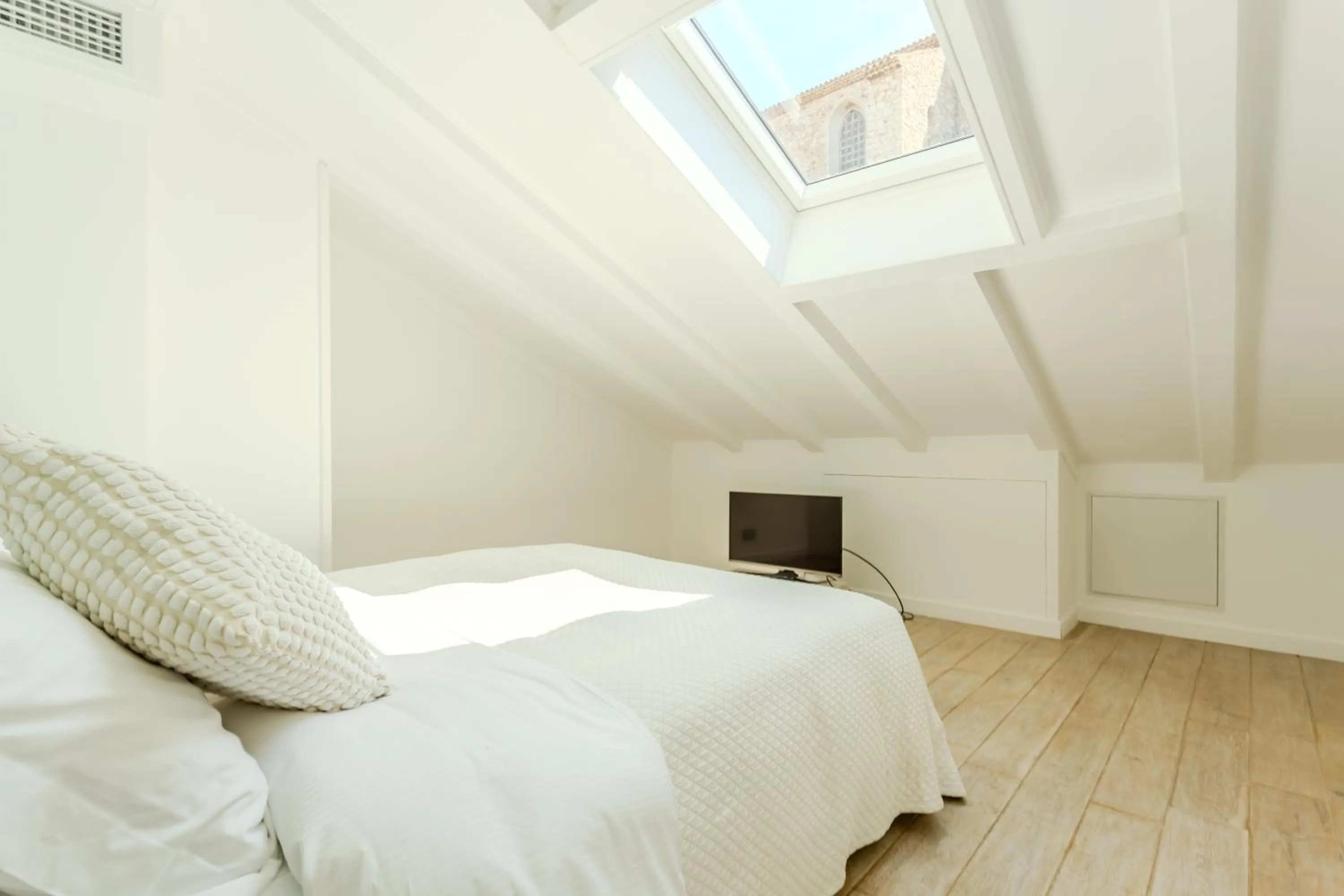 Bed in Traverse Des Artistes