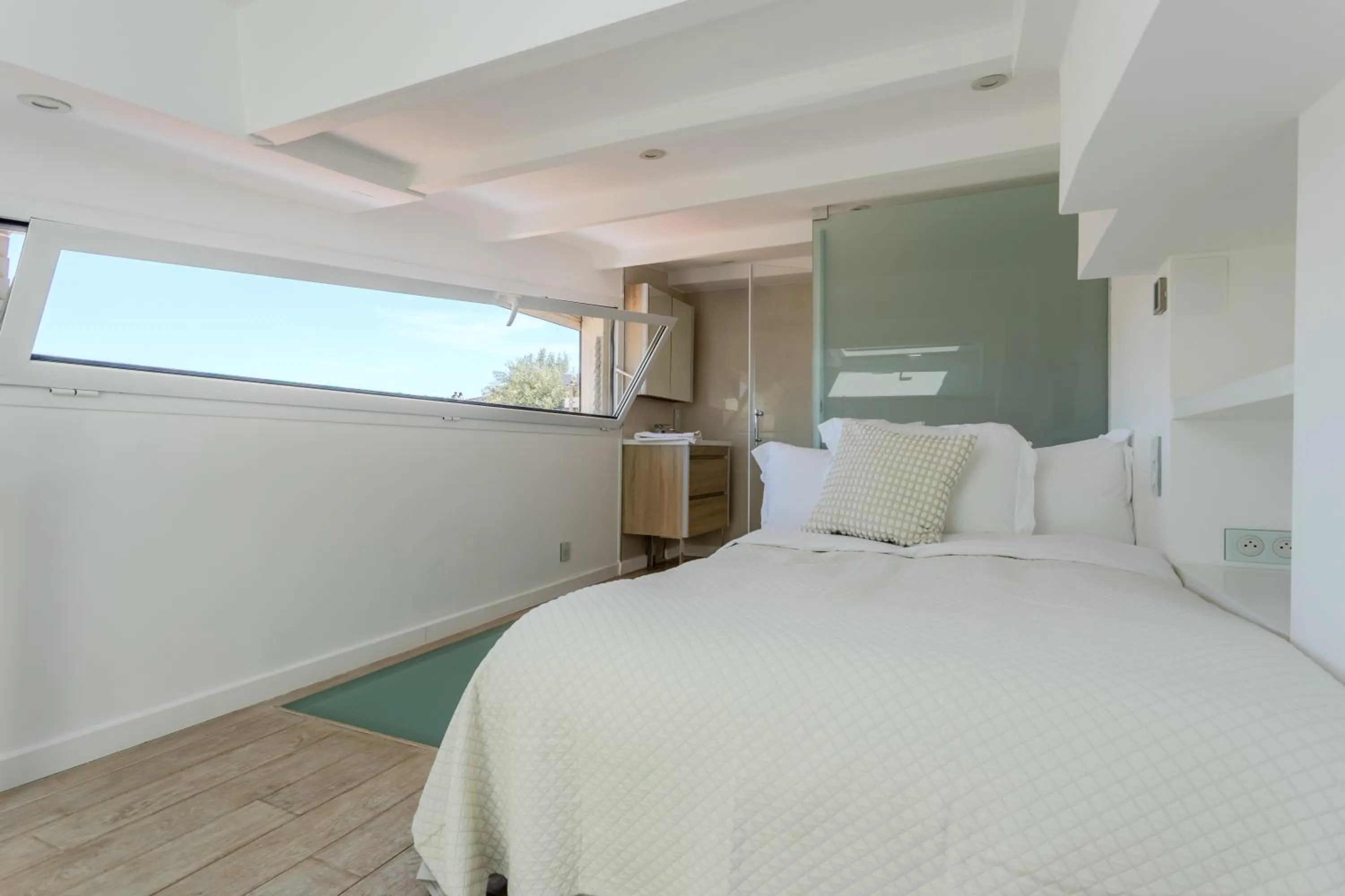 Bed in Traverse Des Artistes