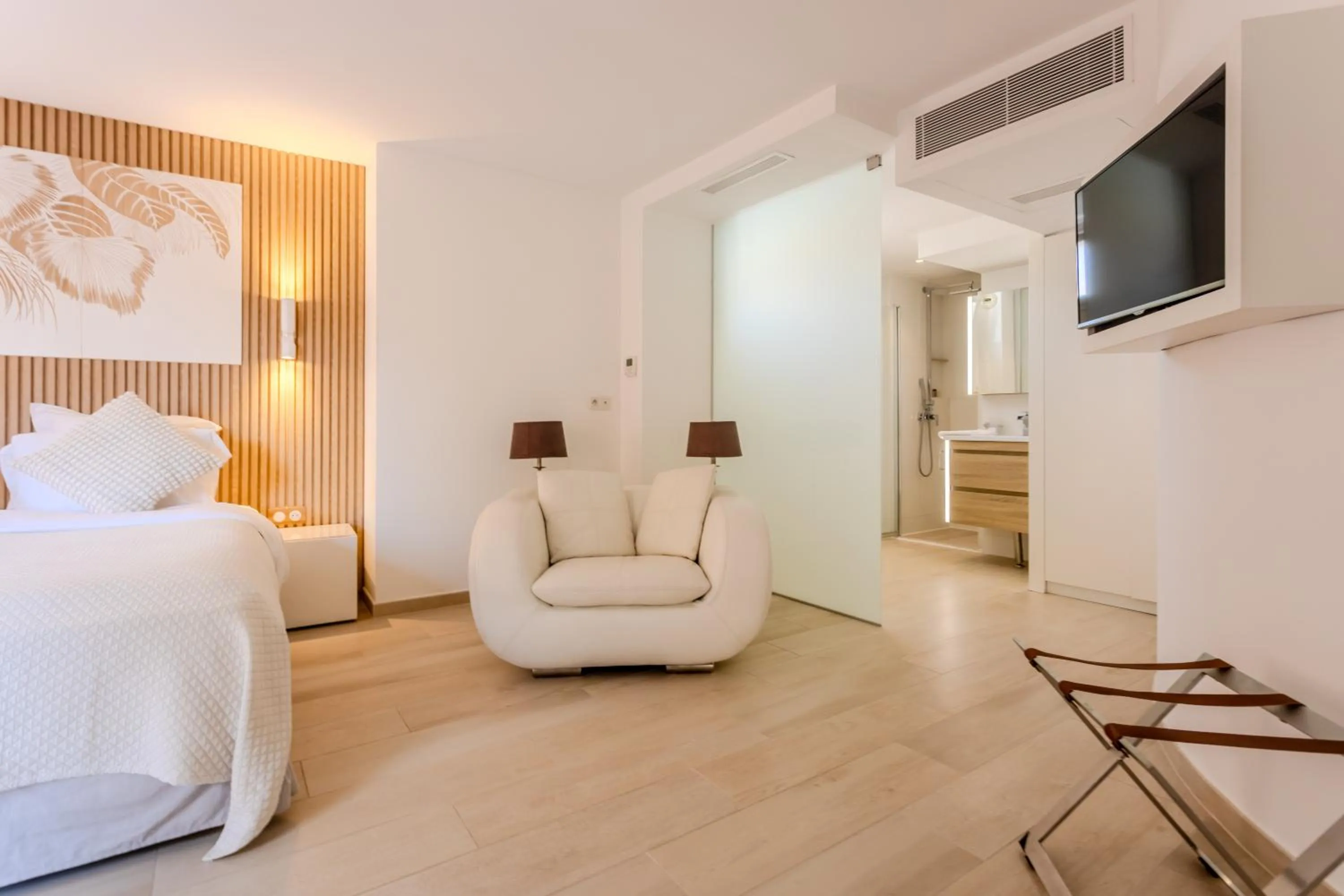 Bed in Traverse Des Artistes