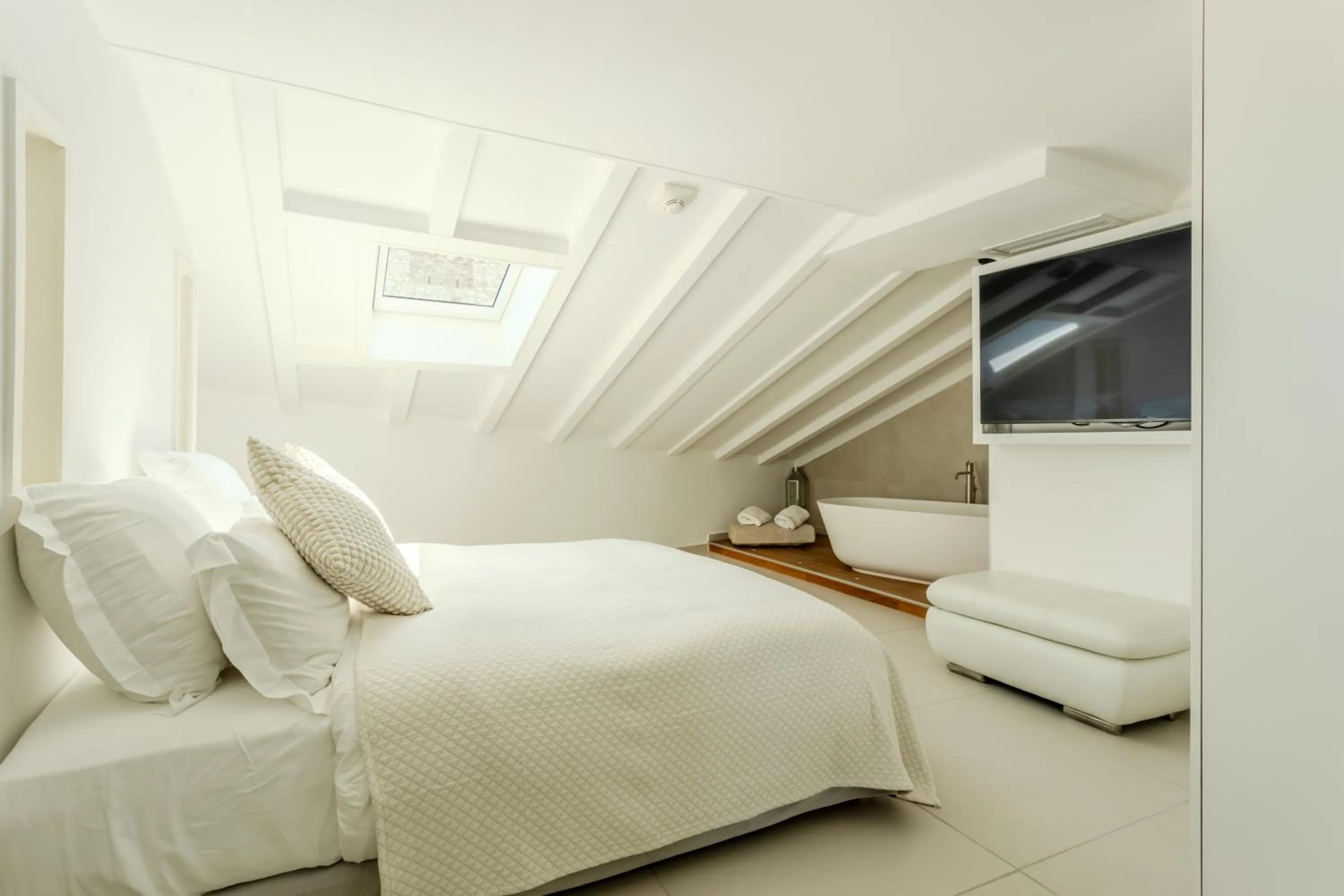 Bed in Traverse Des Artistes