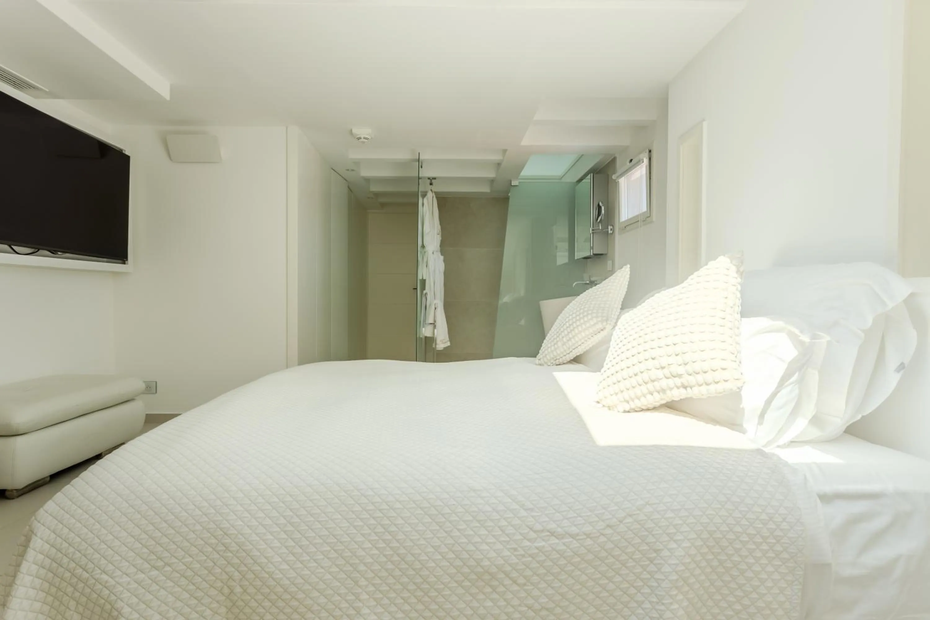 Bed in Traverse Des Artistes