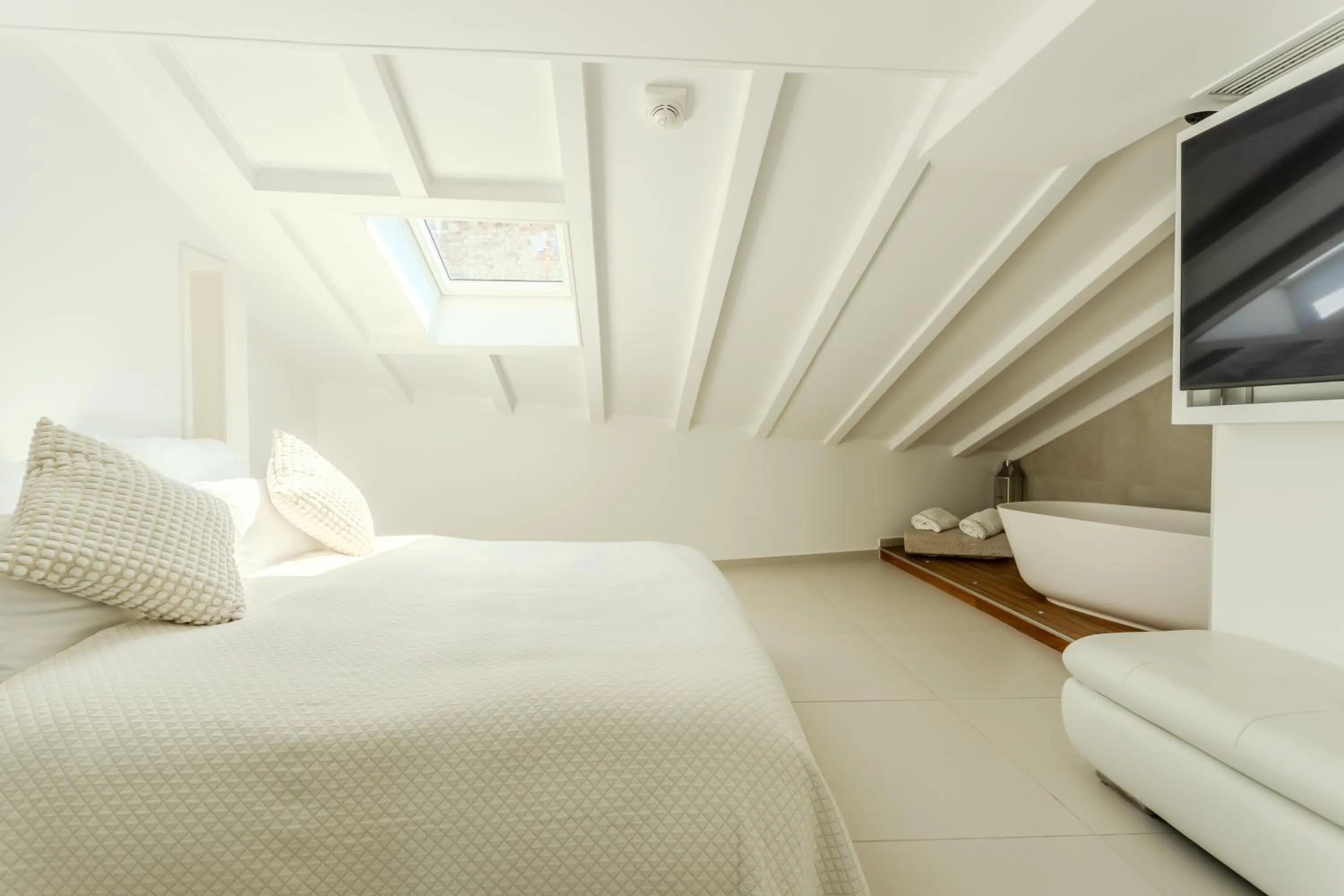 Bed in Traverse Des Artistes