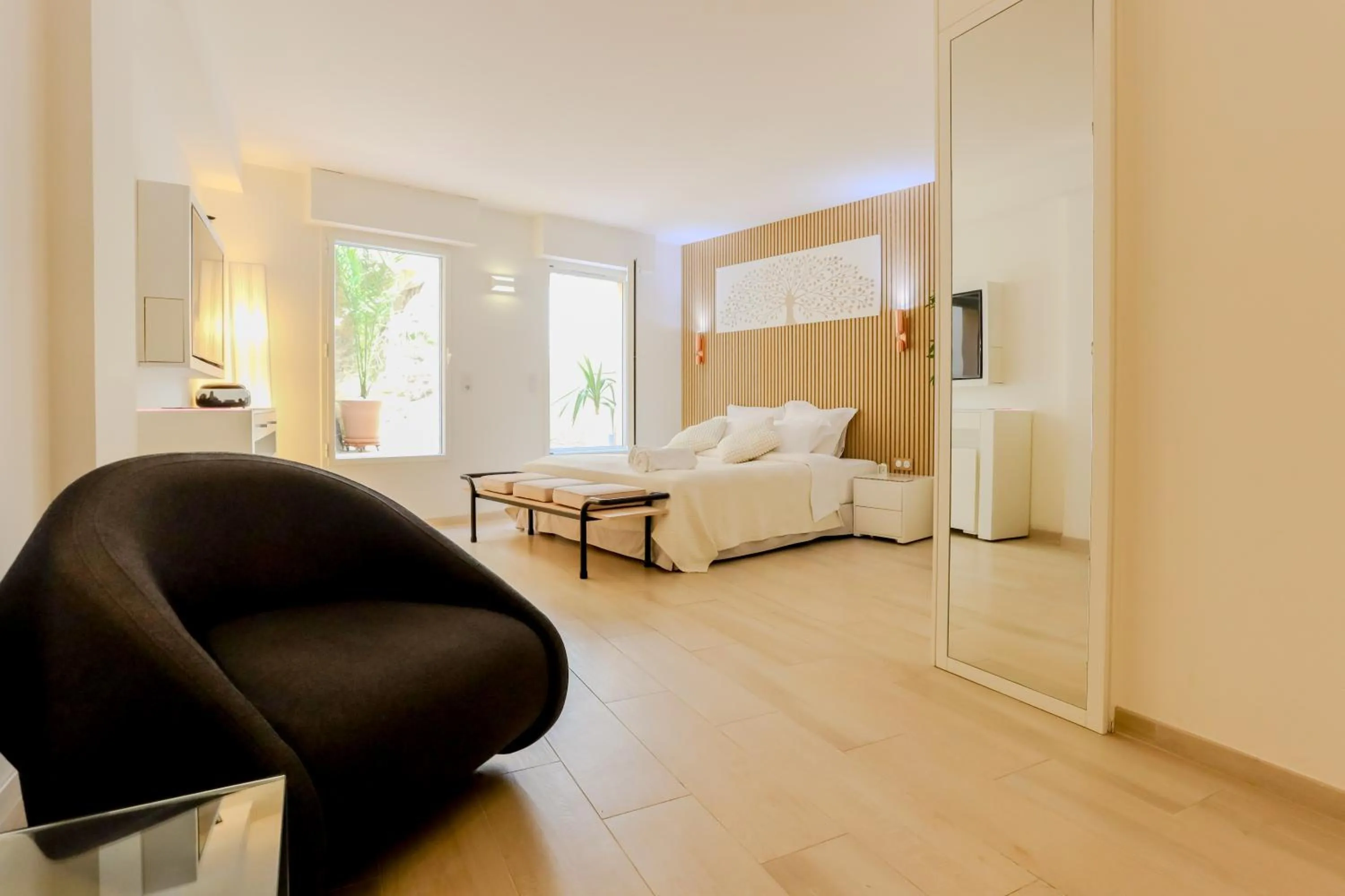 Bedroom, Bed in Traverse Des Artistes