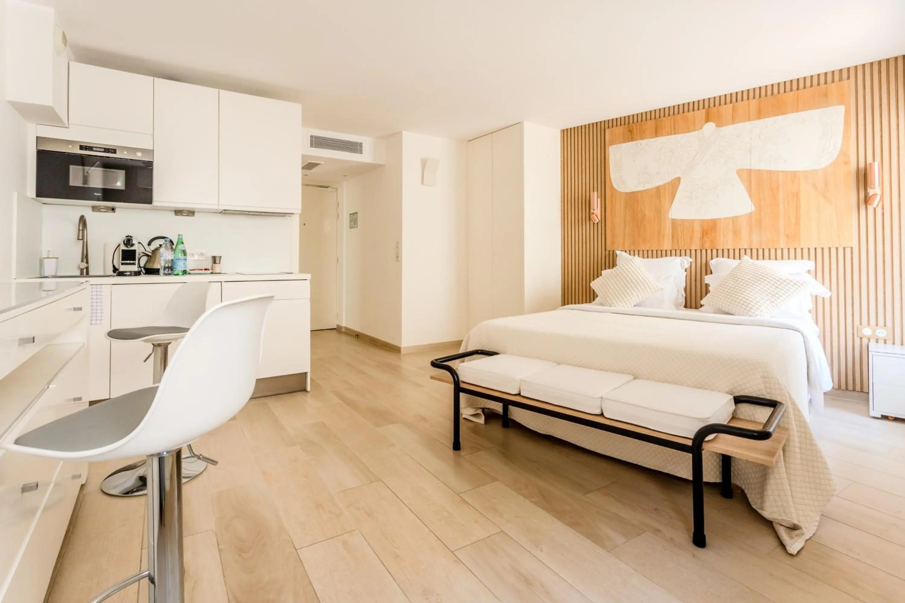 Bedroom, Bed in Traverse Des Artistes