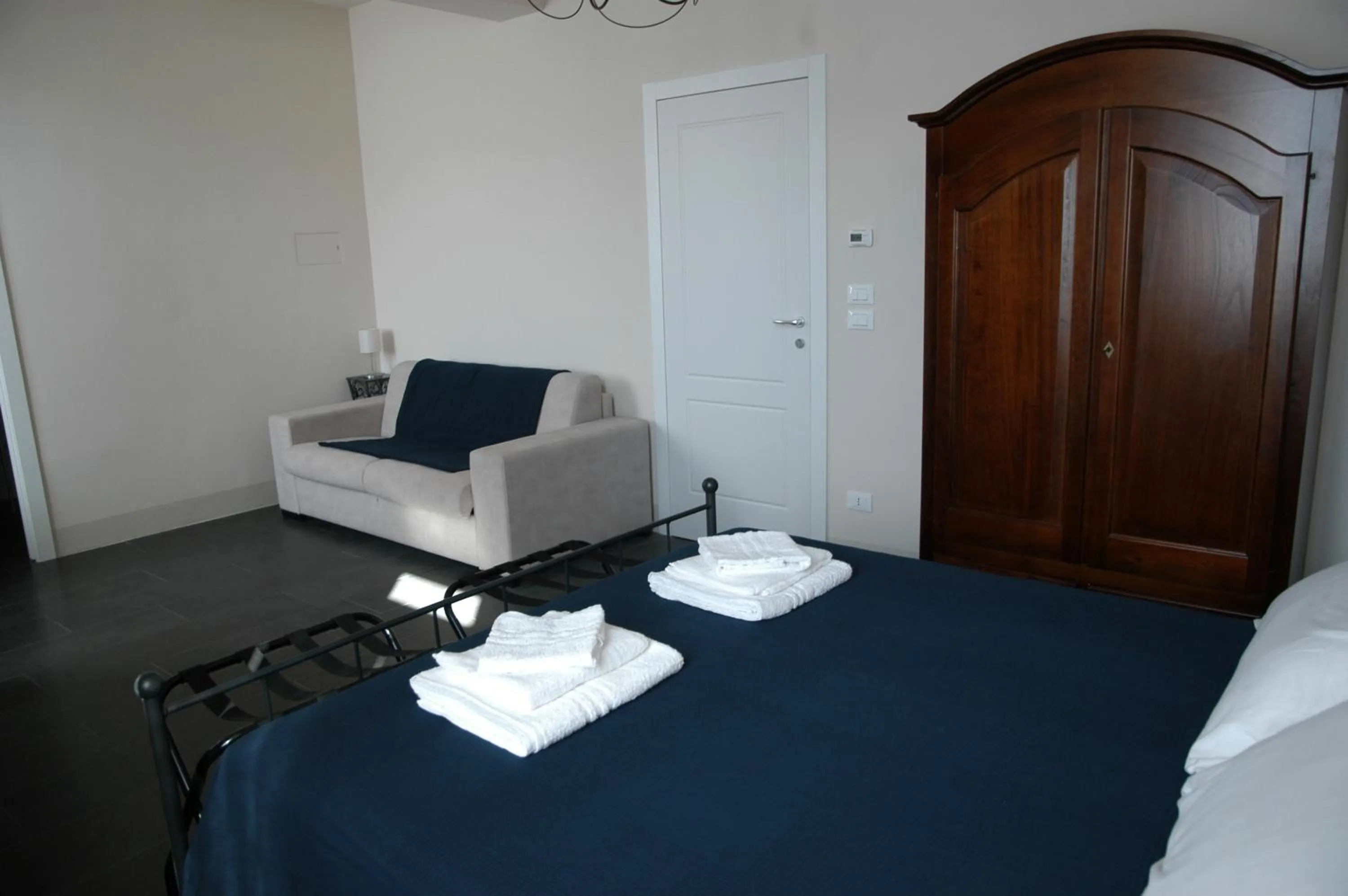 Bed in Castello D'Alcontres Guest House 3 stelle