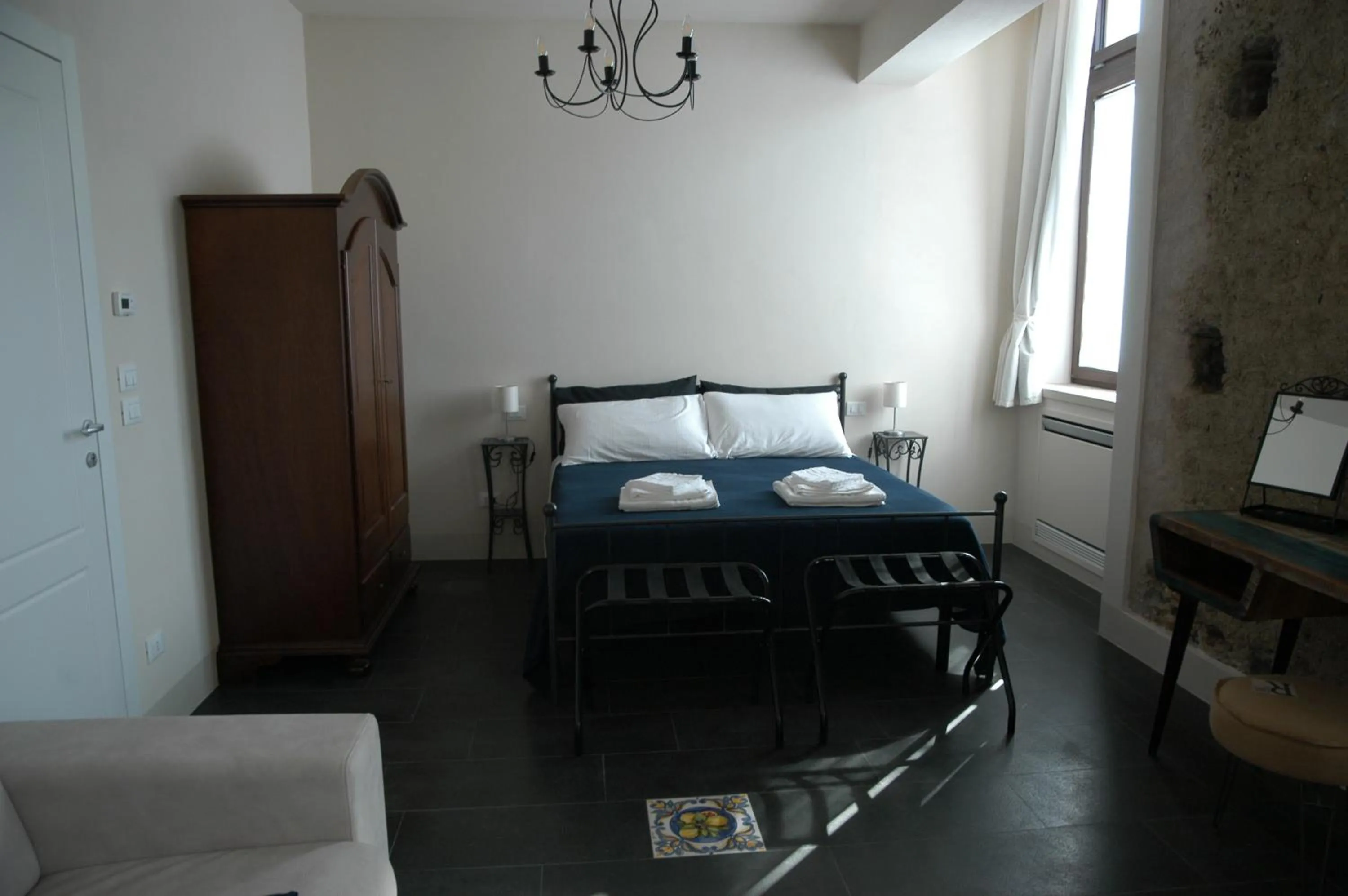 Bed in Castello D'Alcontres Guest House 3 stelle