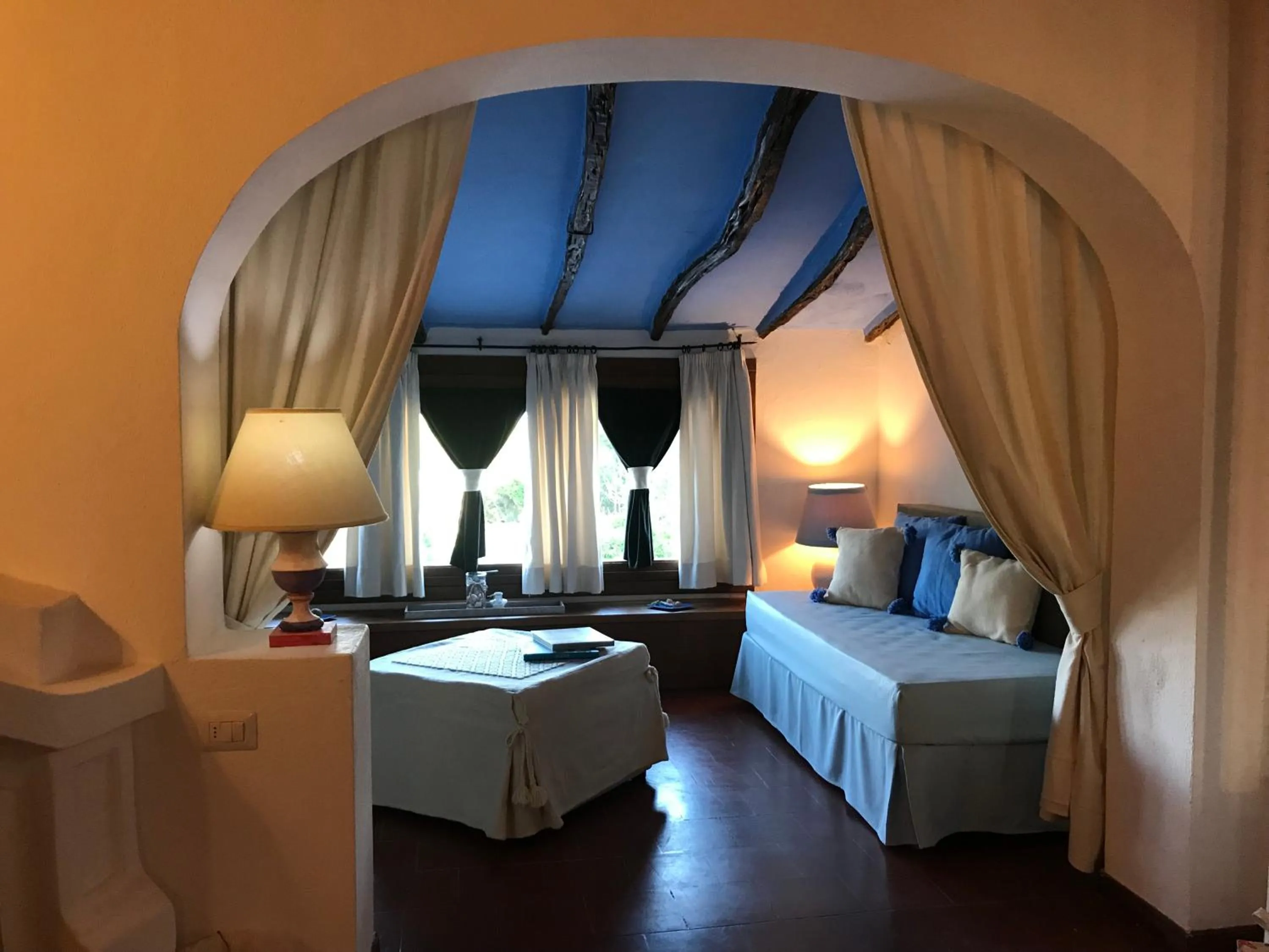 Photo of the whole room in Palmasera Charming Suites
