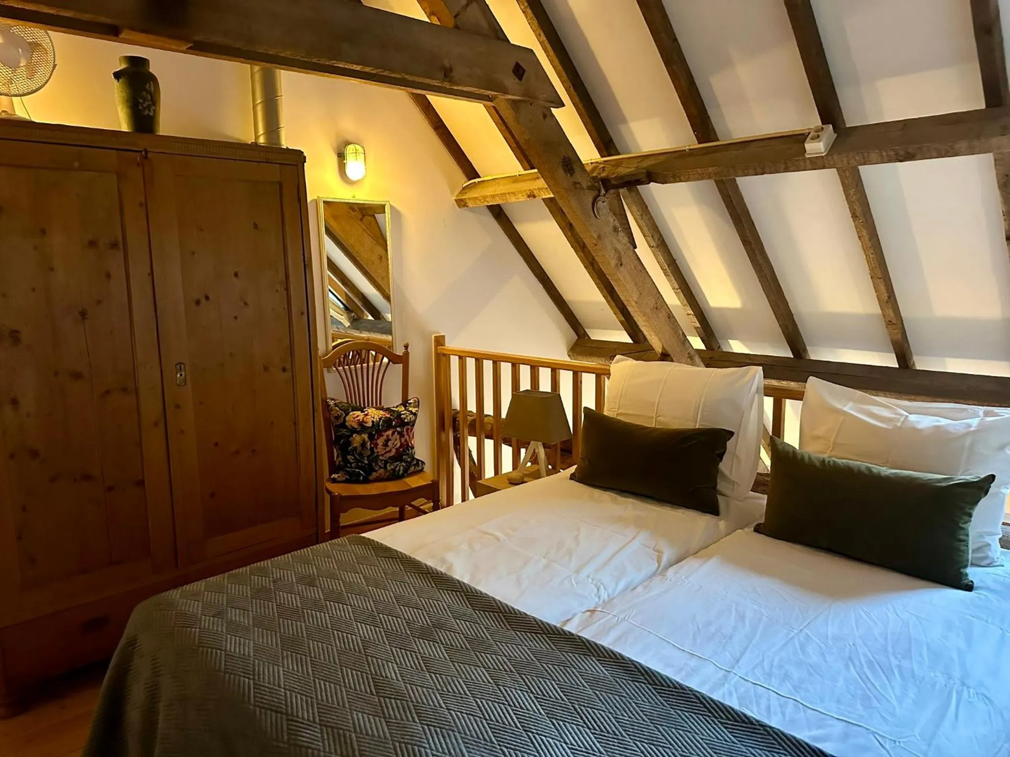 Bed in Erfgoed & Logies Den Heijkant