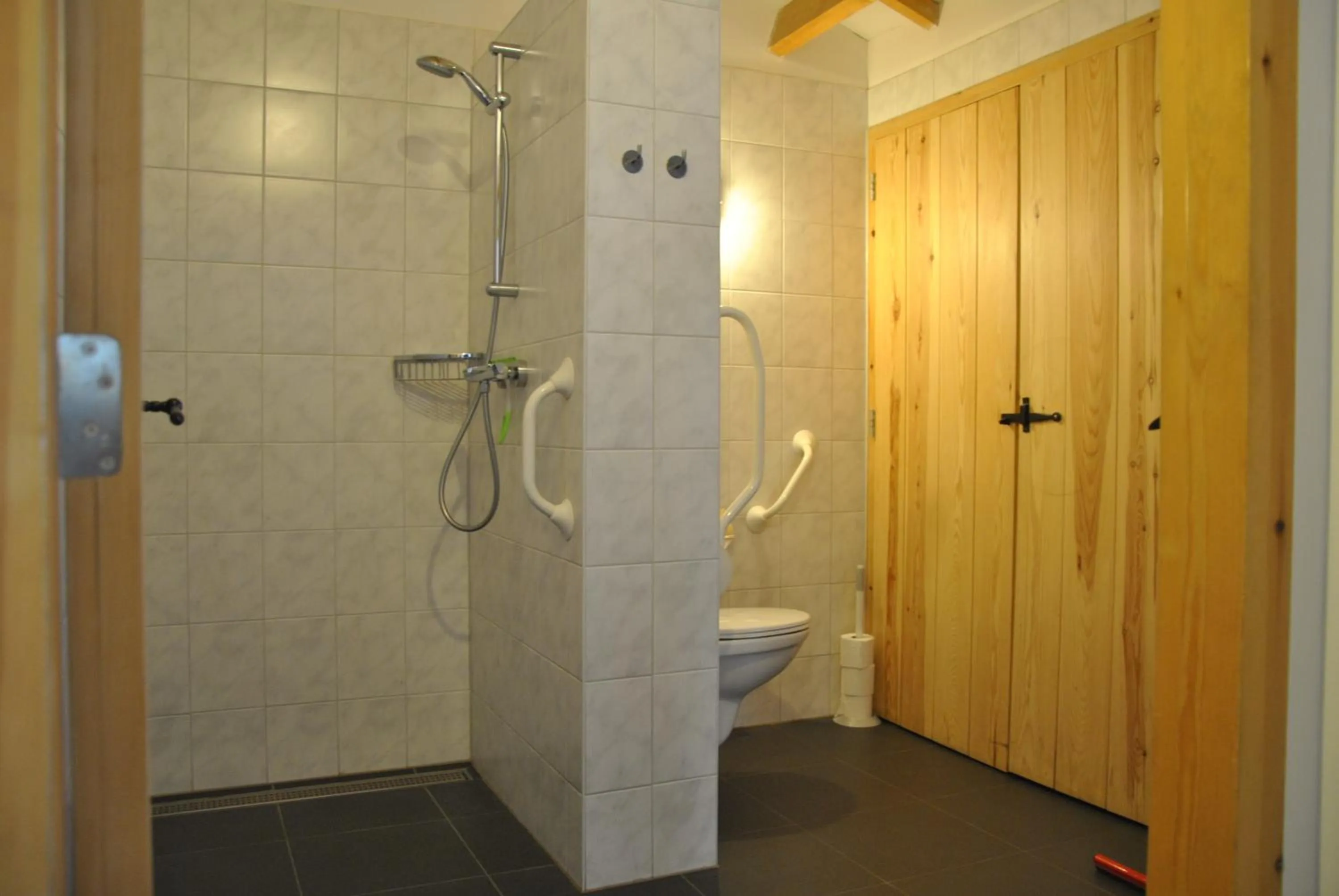 Shower in Erfgoed & Logies Den Heijkant