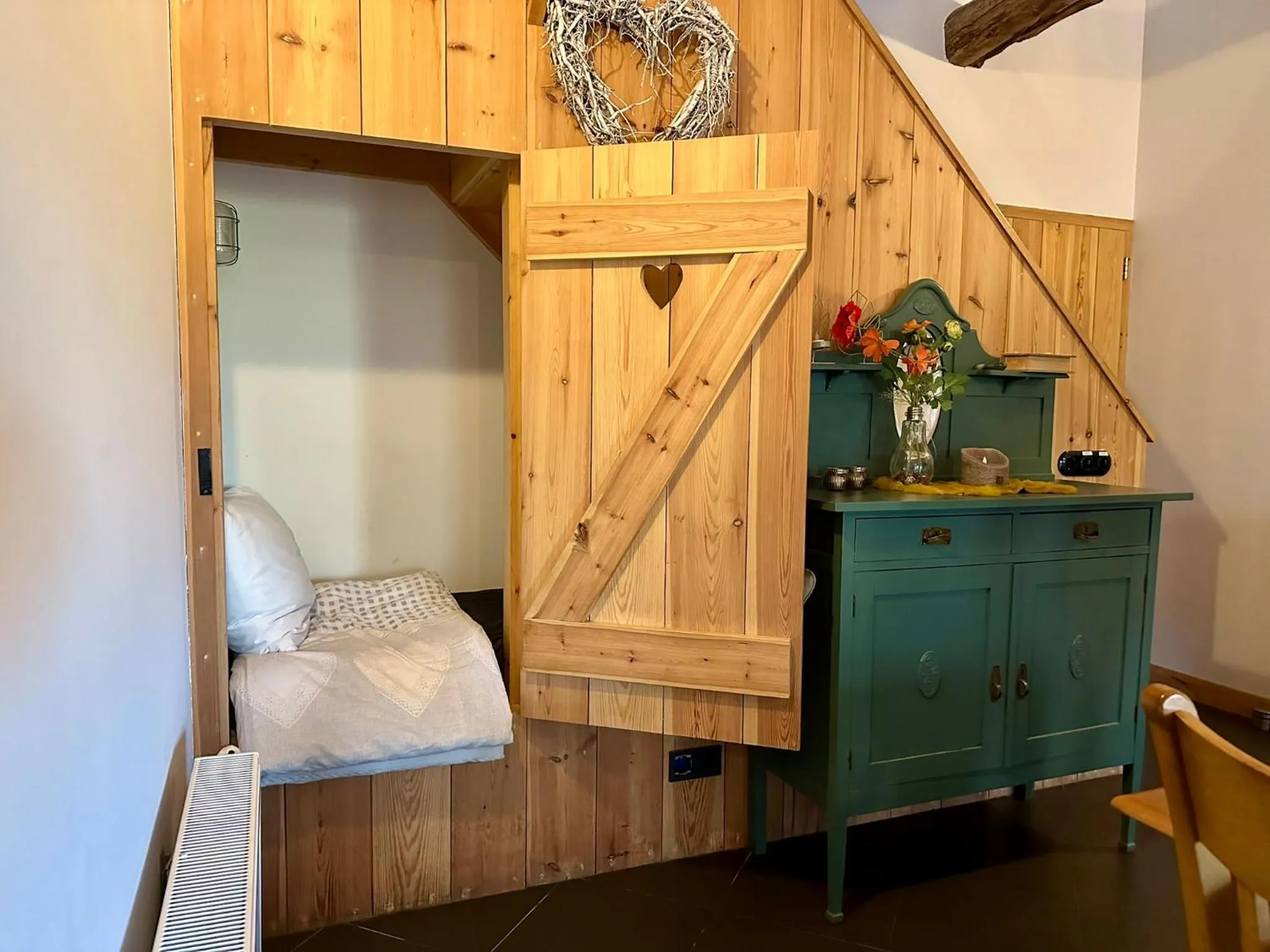 Bed in Erfgoed & Logies Den Heijkant