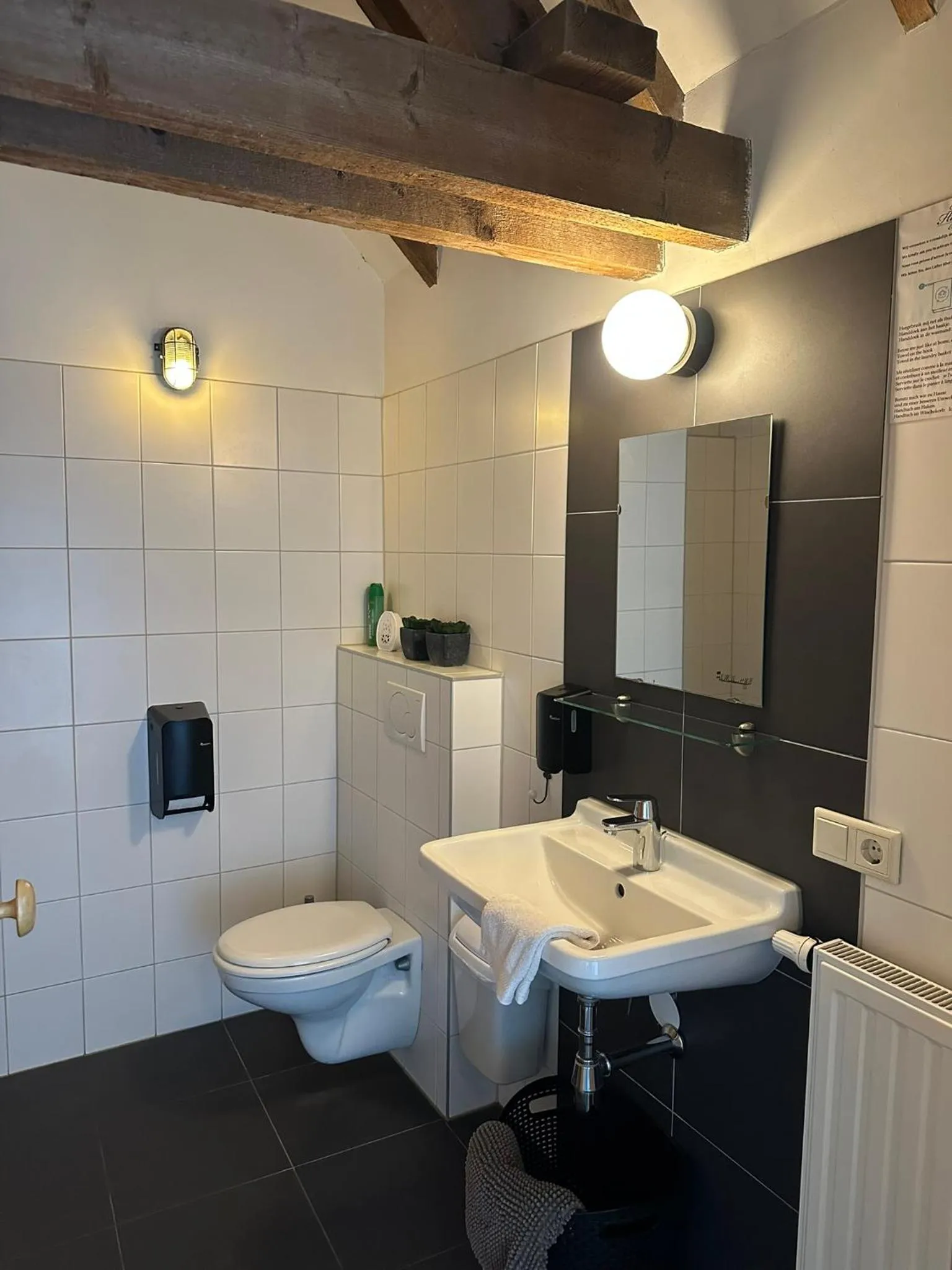 Shower in Erfgoed & Logies Den Heijkant