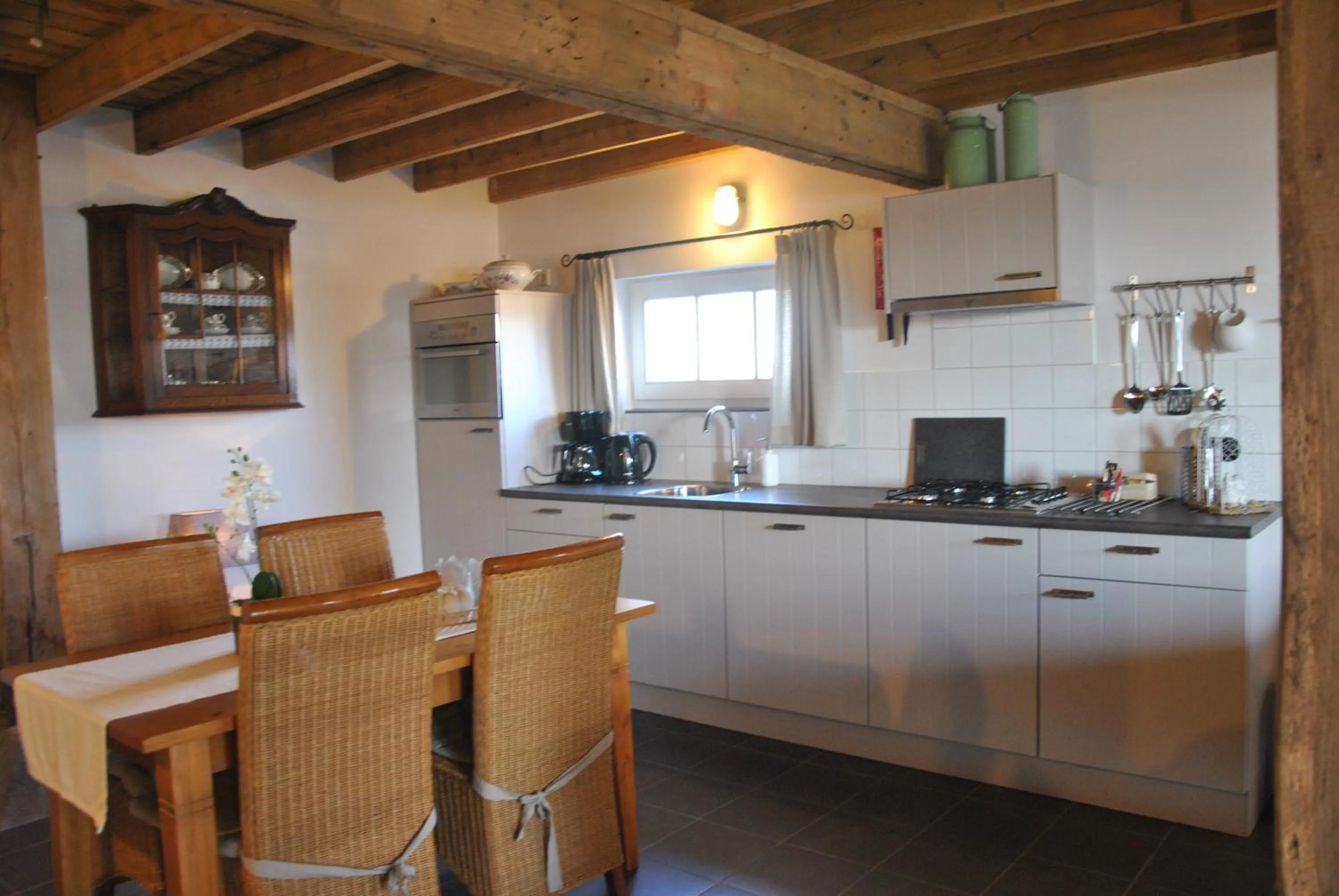 Kitchen or kitchenette in Erfgoed & Logies Den Heijkant