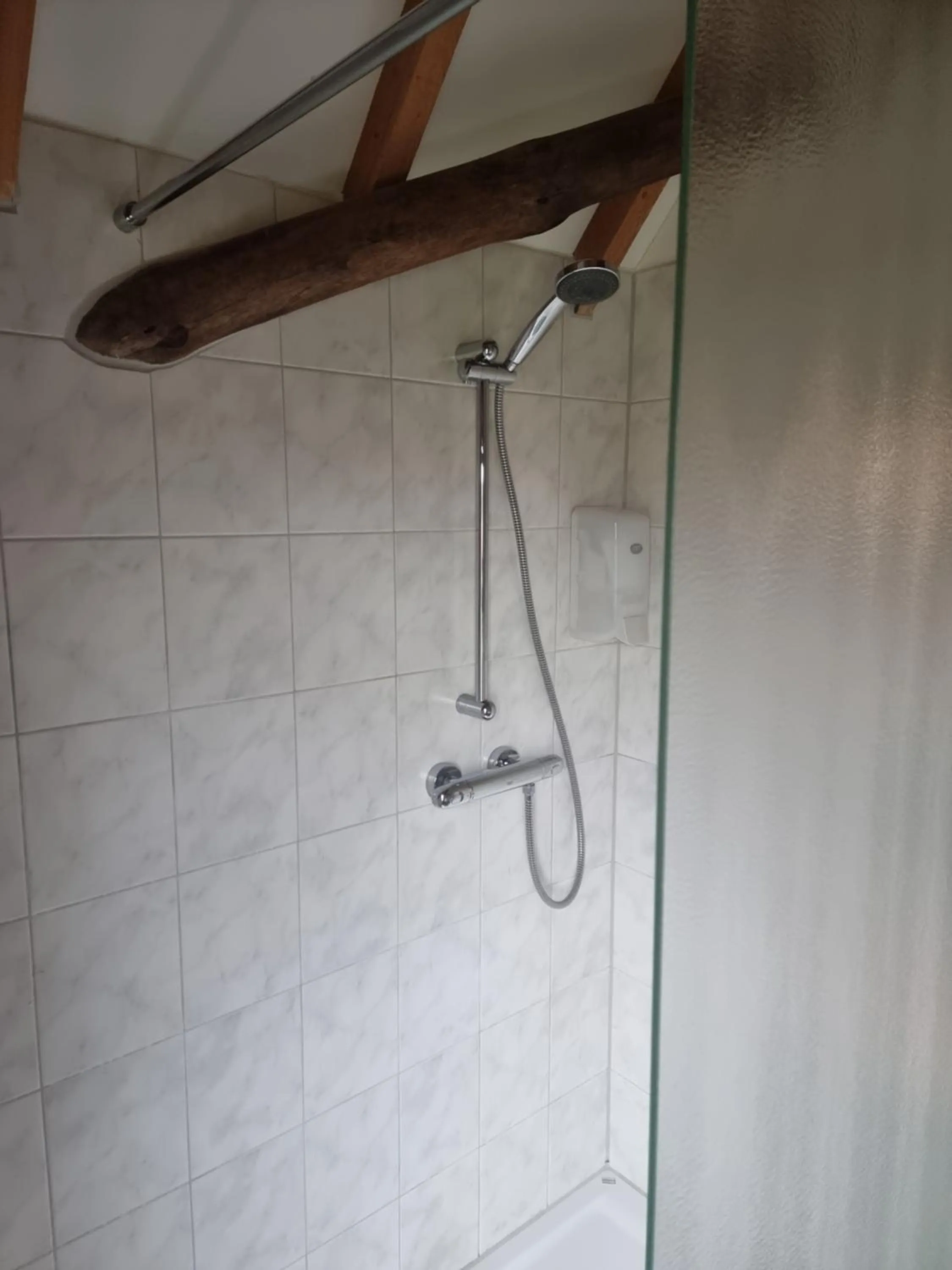 Shower in Erfgoed & Logies Den Heijkant