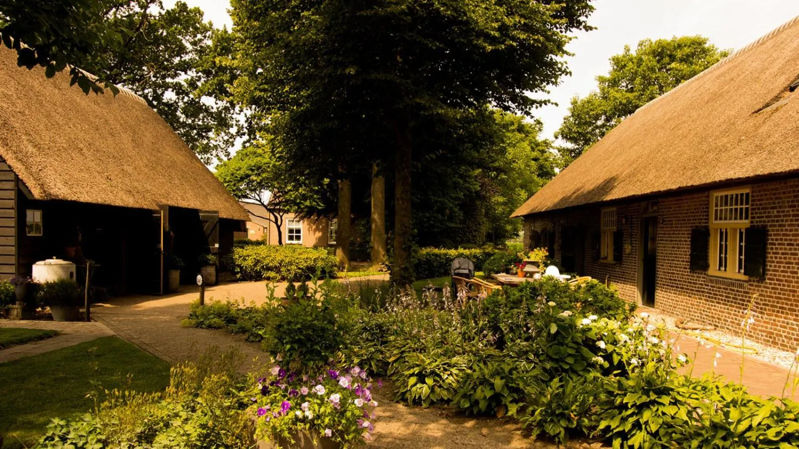 Property building in Erfgoed & Logies Den Heijkant