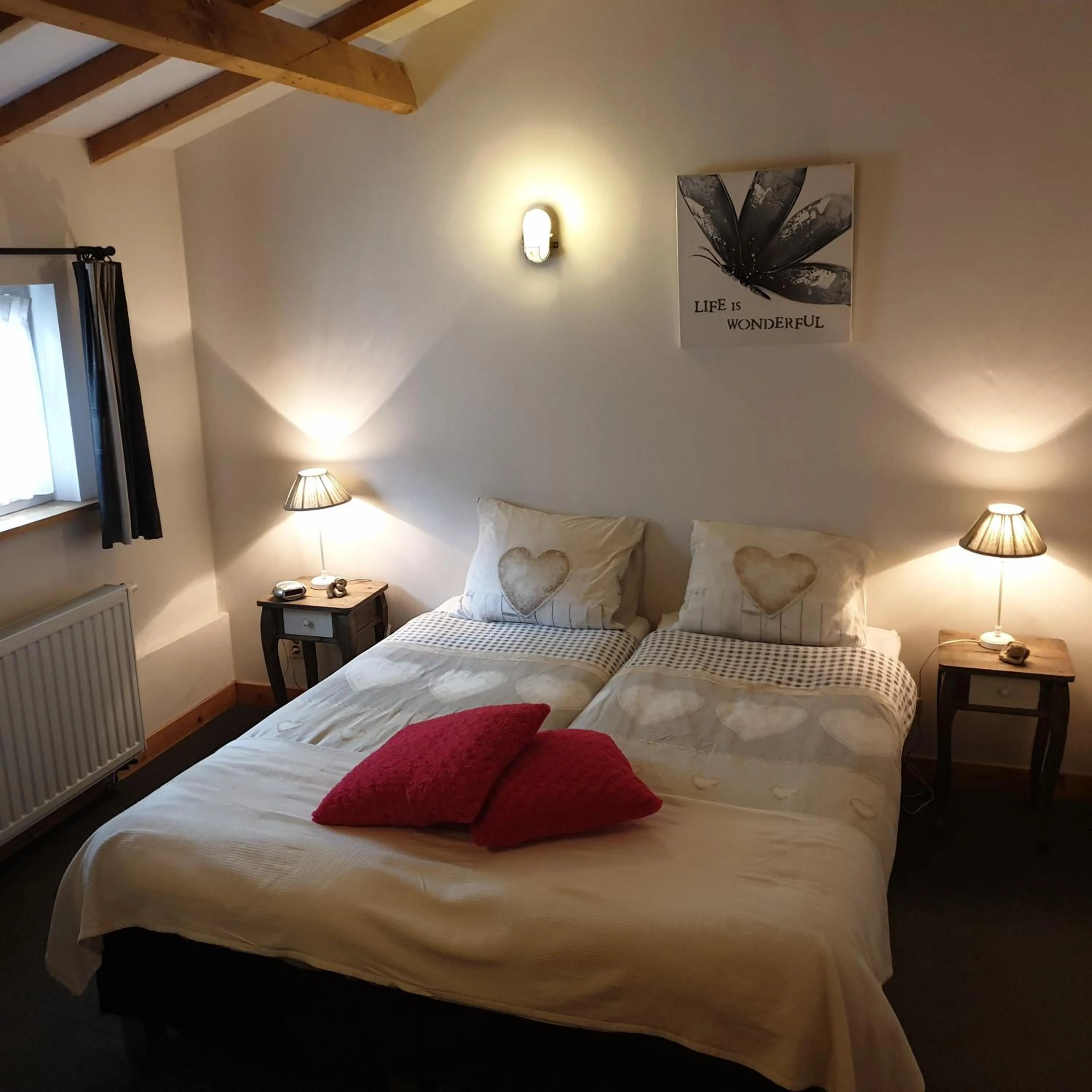 Bed in Erfgoed & Logies Den Heijkant