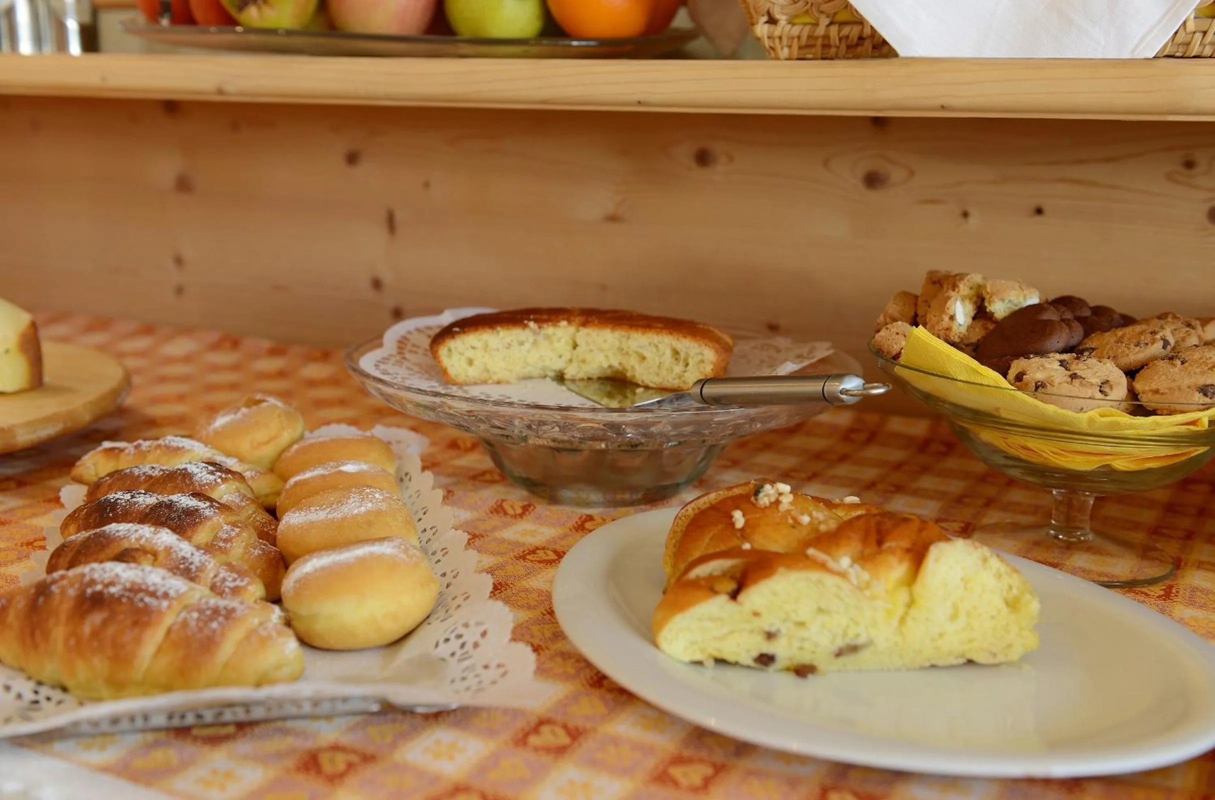 Buffet breakfast in B&B Appartments Cudlea