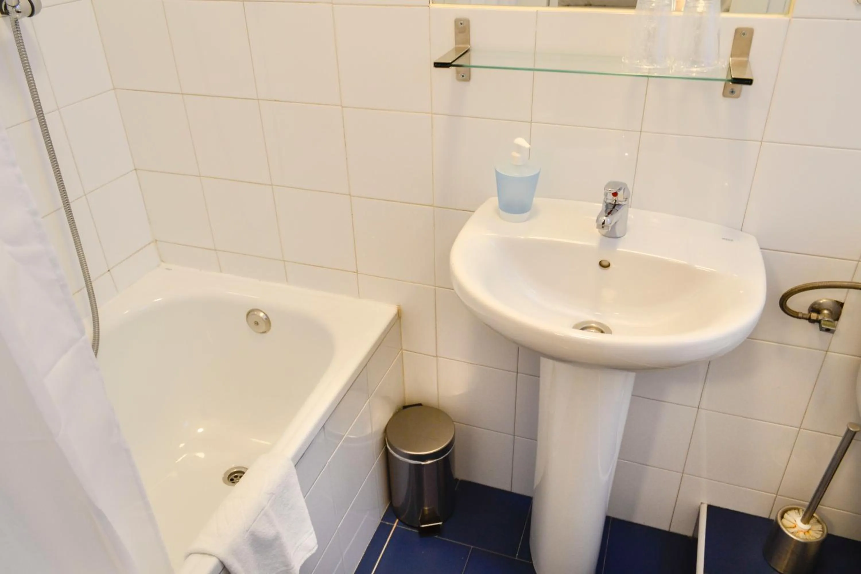 Bathroom in Alda Centro León