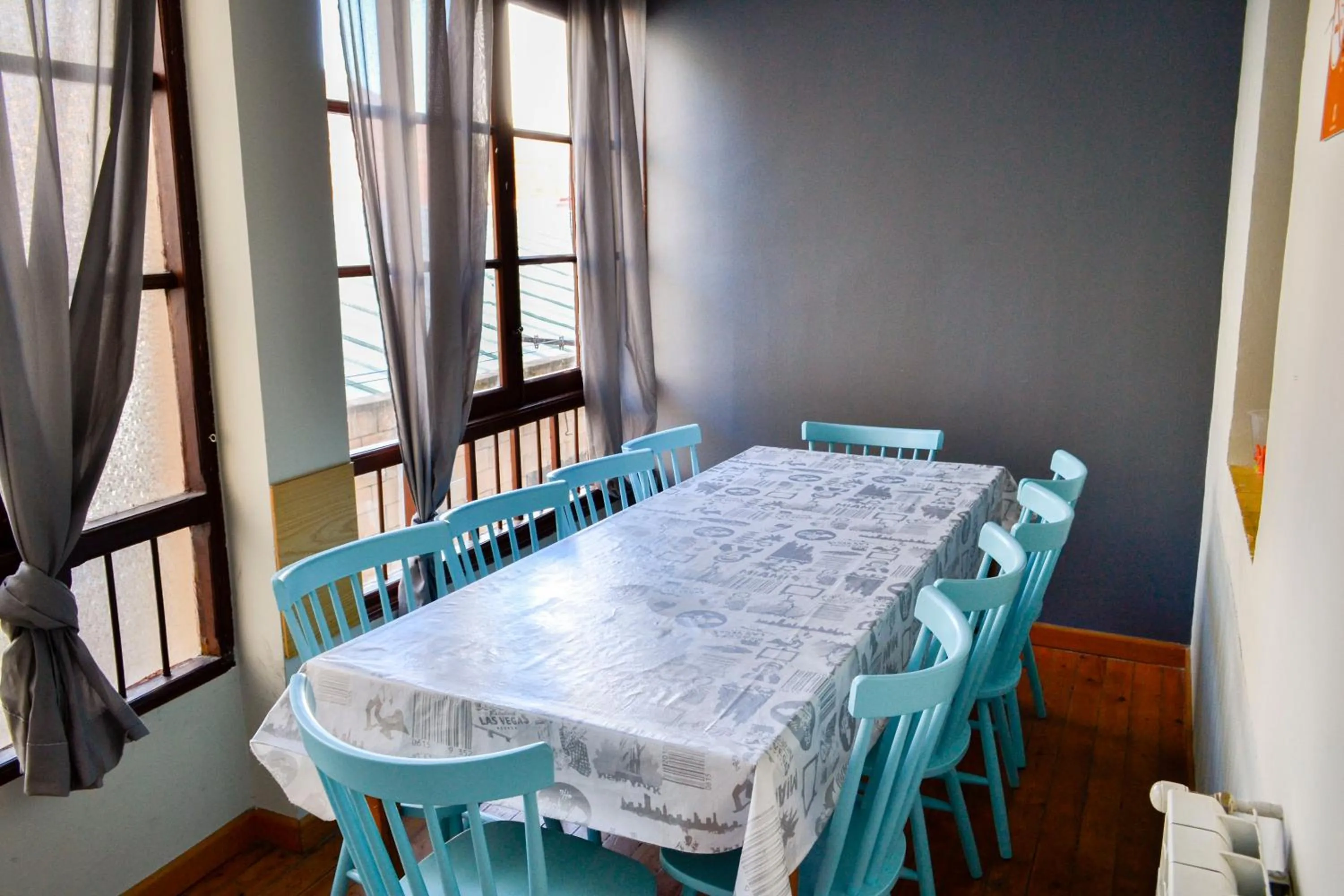 Dining area in Alda Centro León