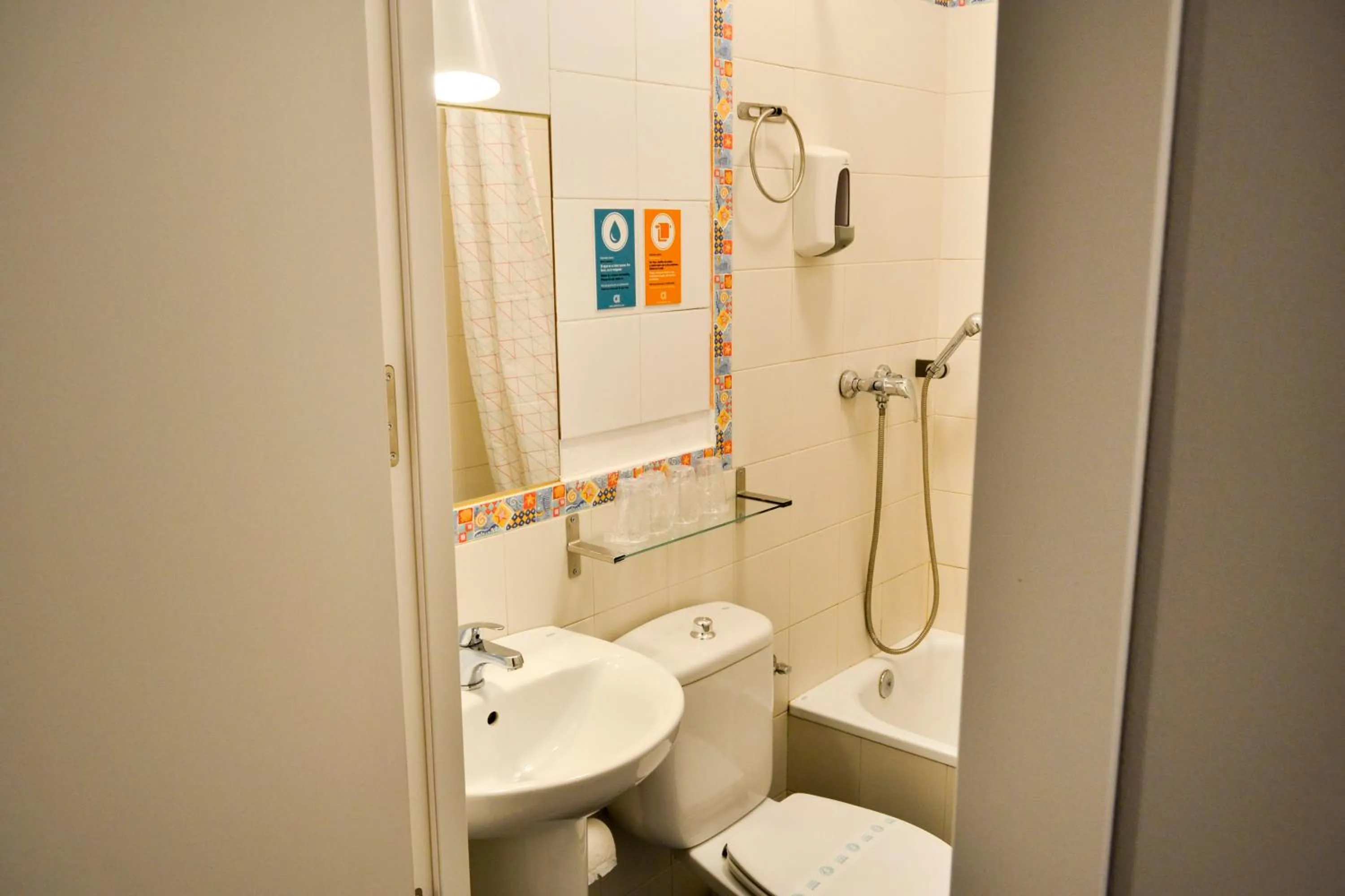 Bathroom in Alda Centro León