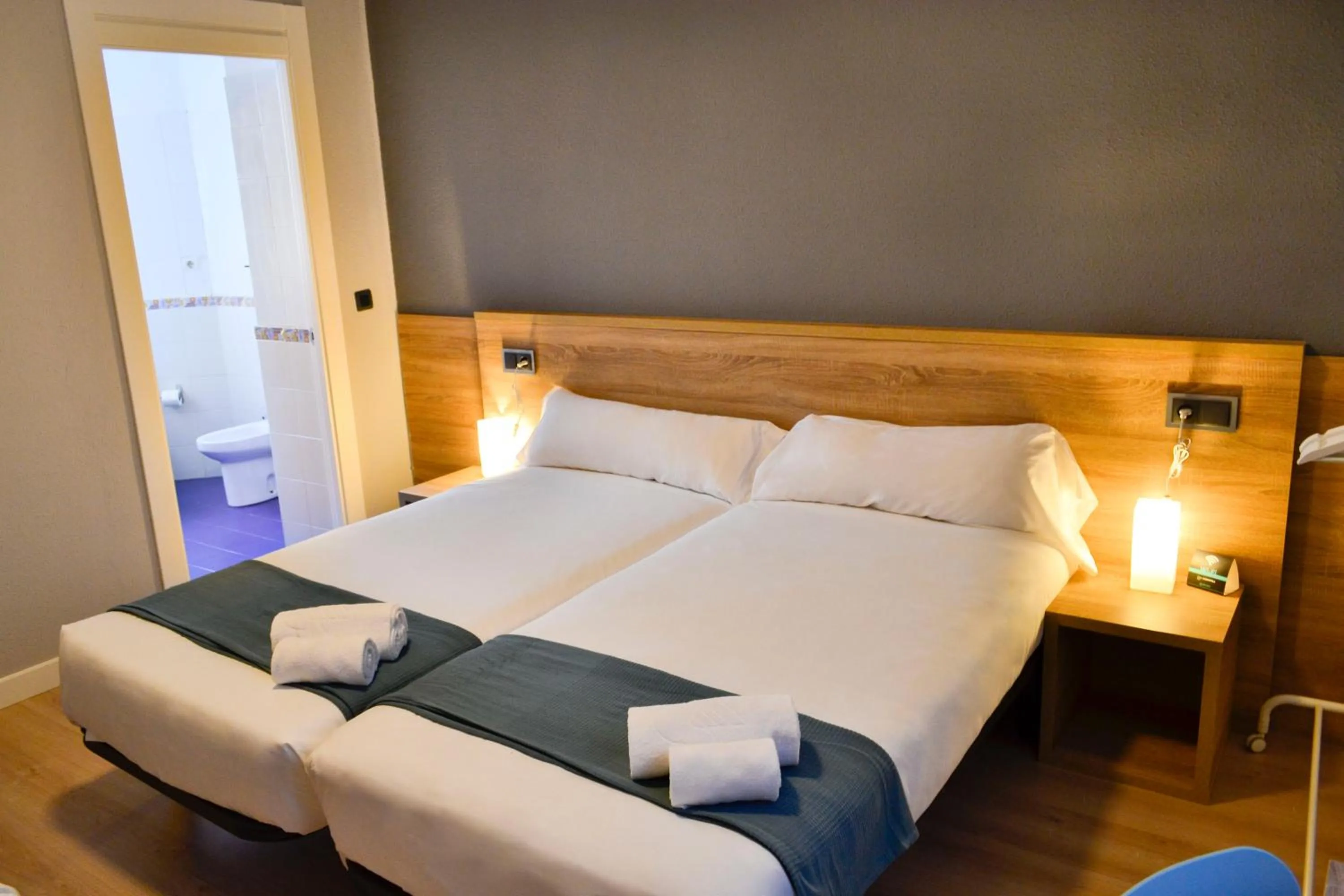 Bed in Alda Centro León