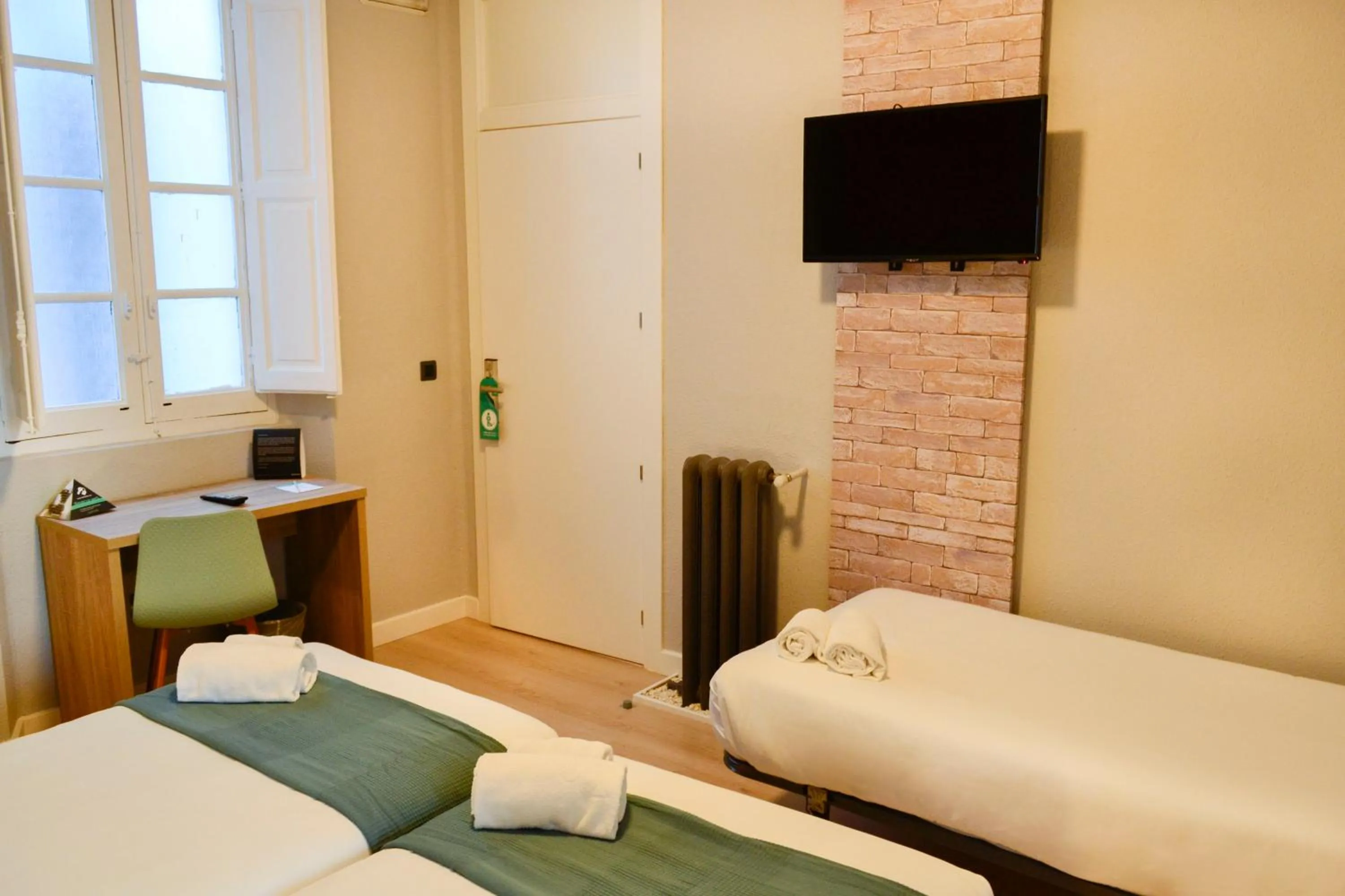 Bed in Alda Centro León