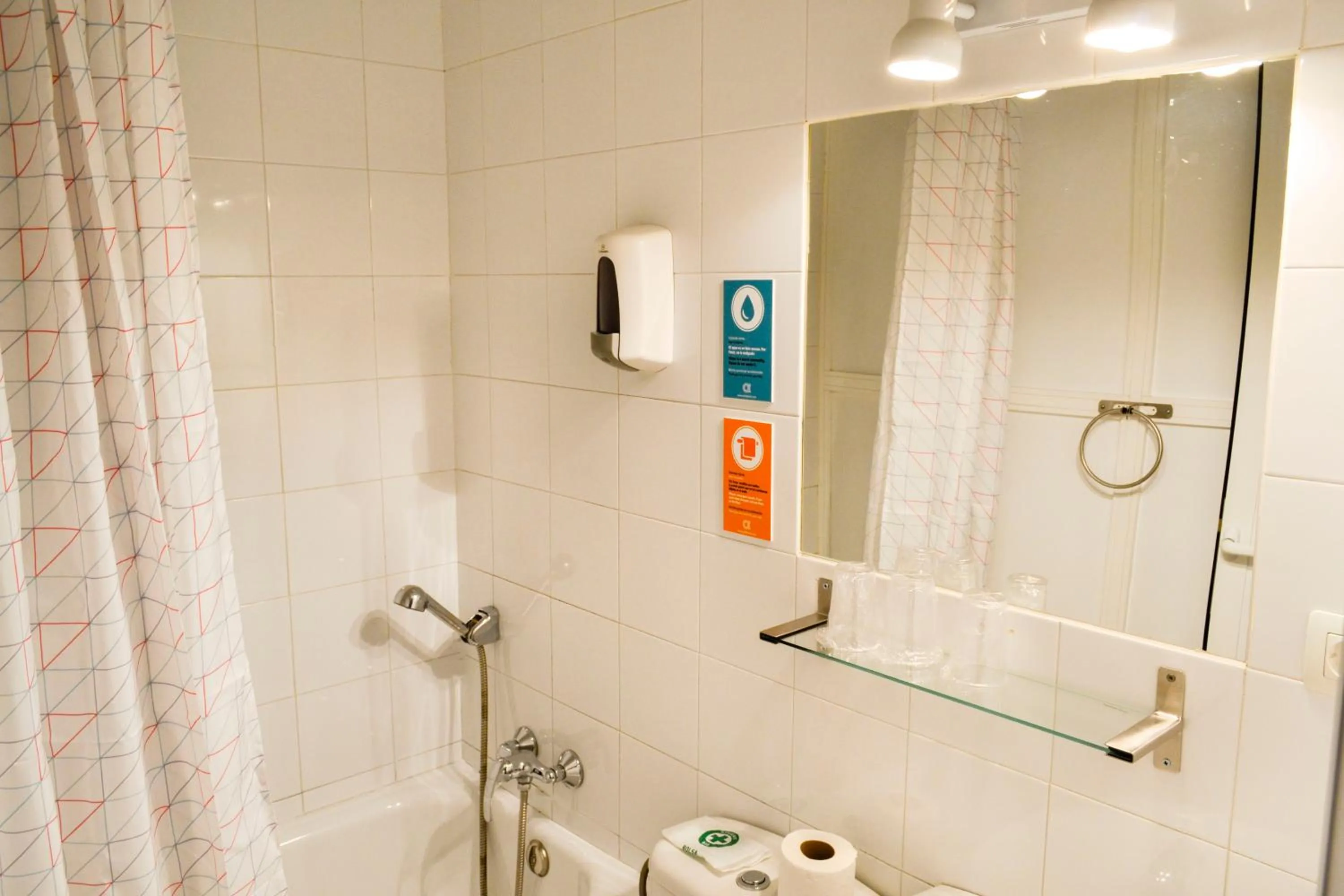 Bathroom in Alda Centro León