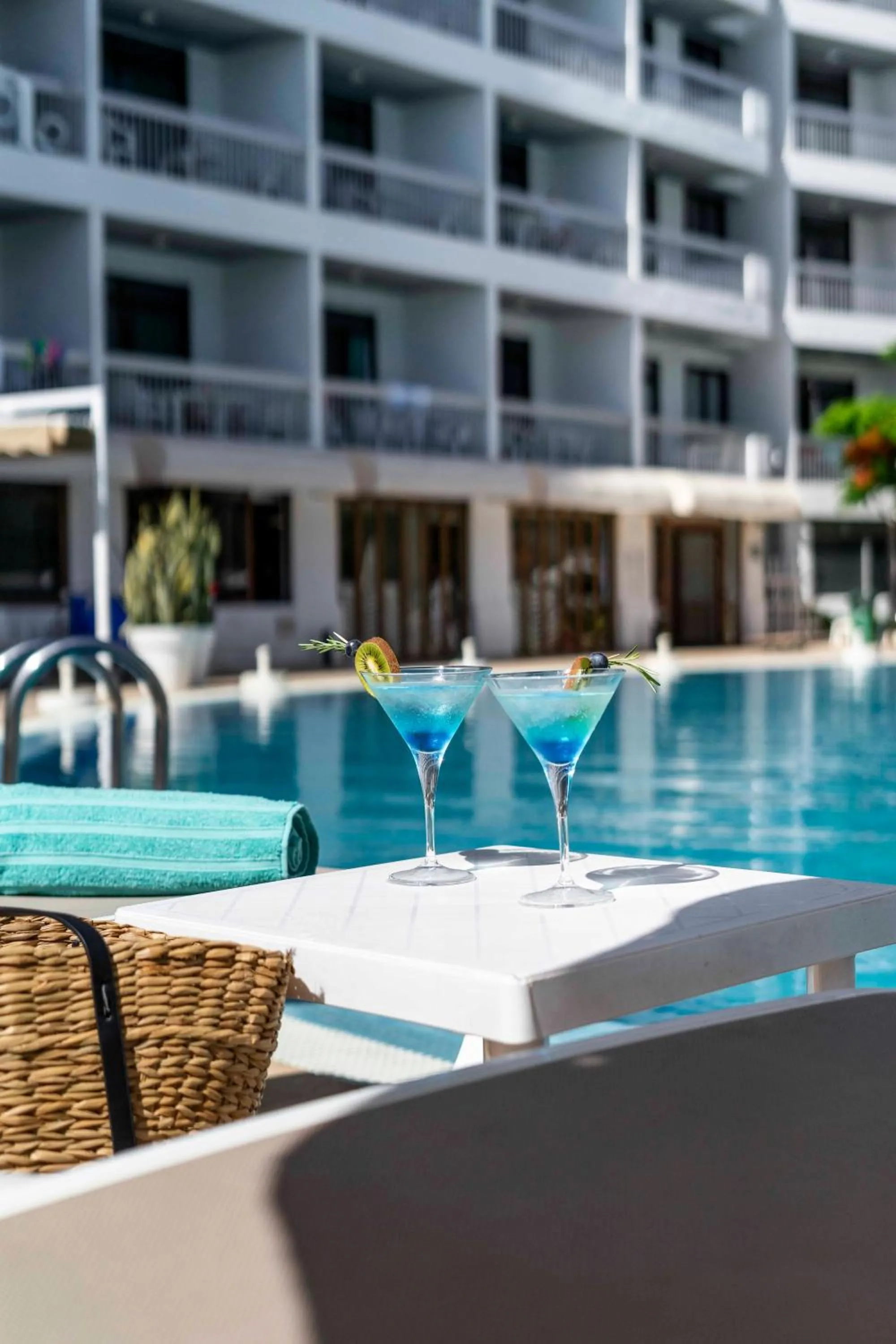 Swimming pool in Ona Palm Beach