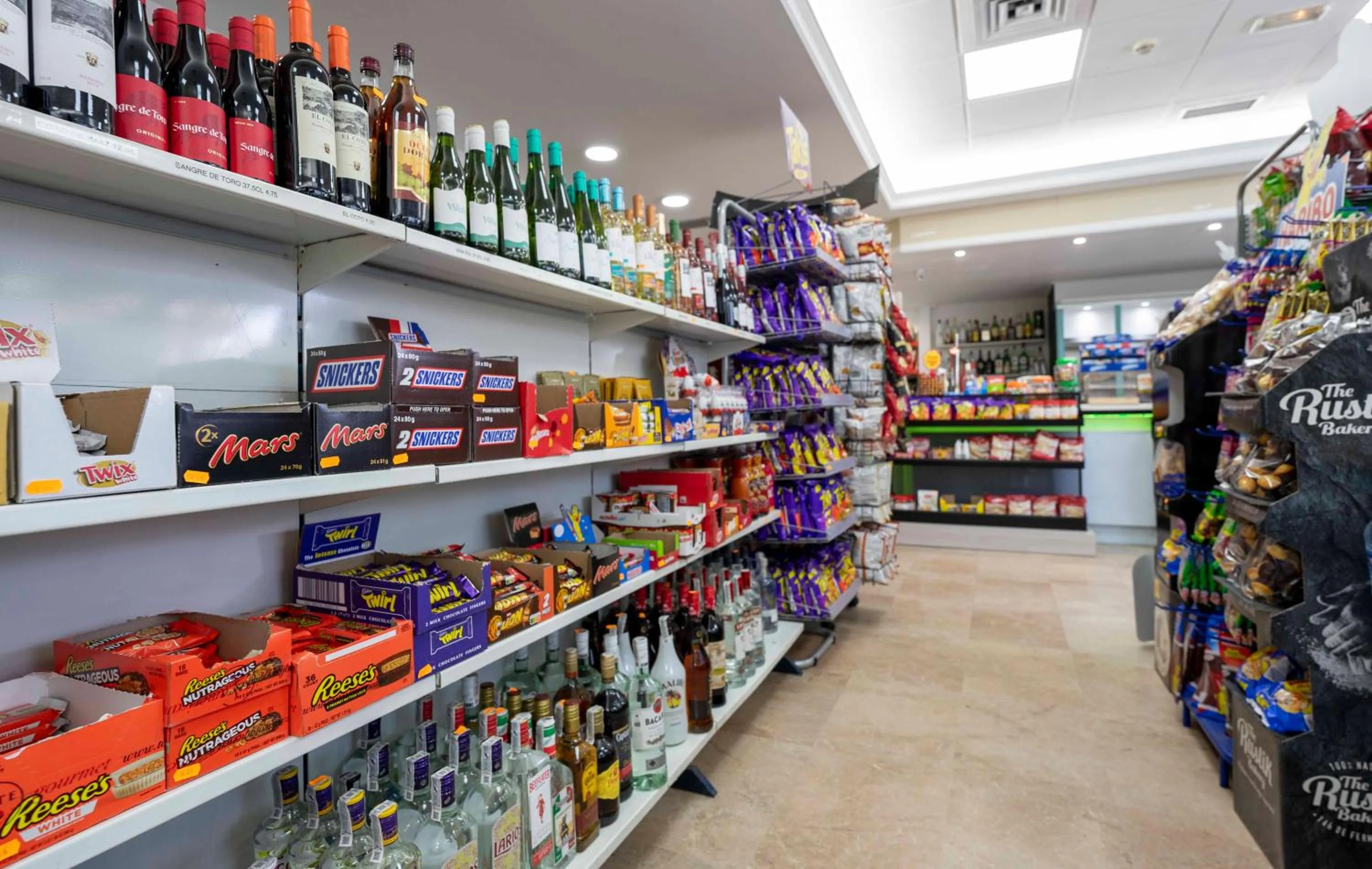 Property building in Ona Palm Beach