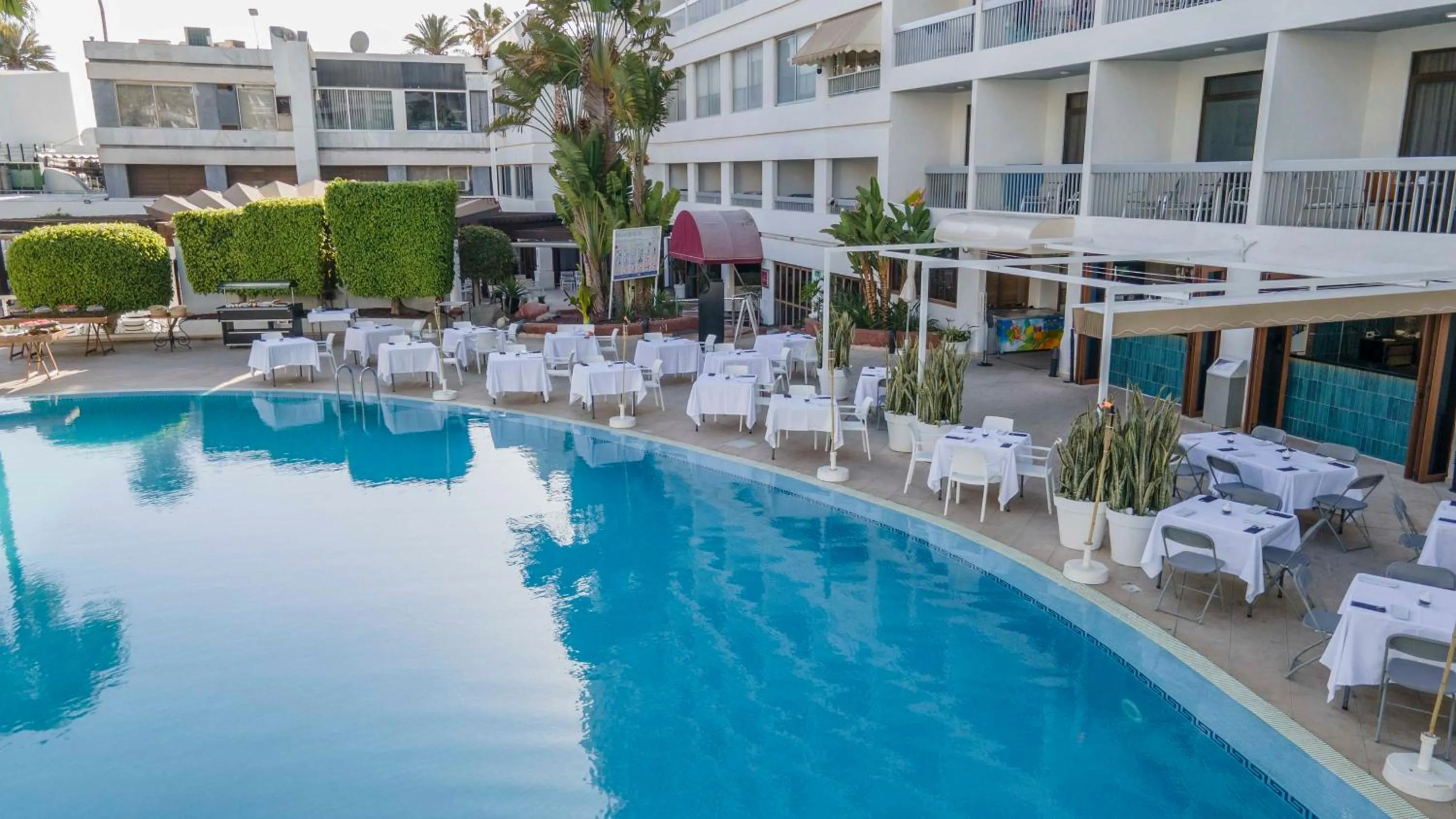 Swimming pool in Ona Palm Beach